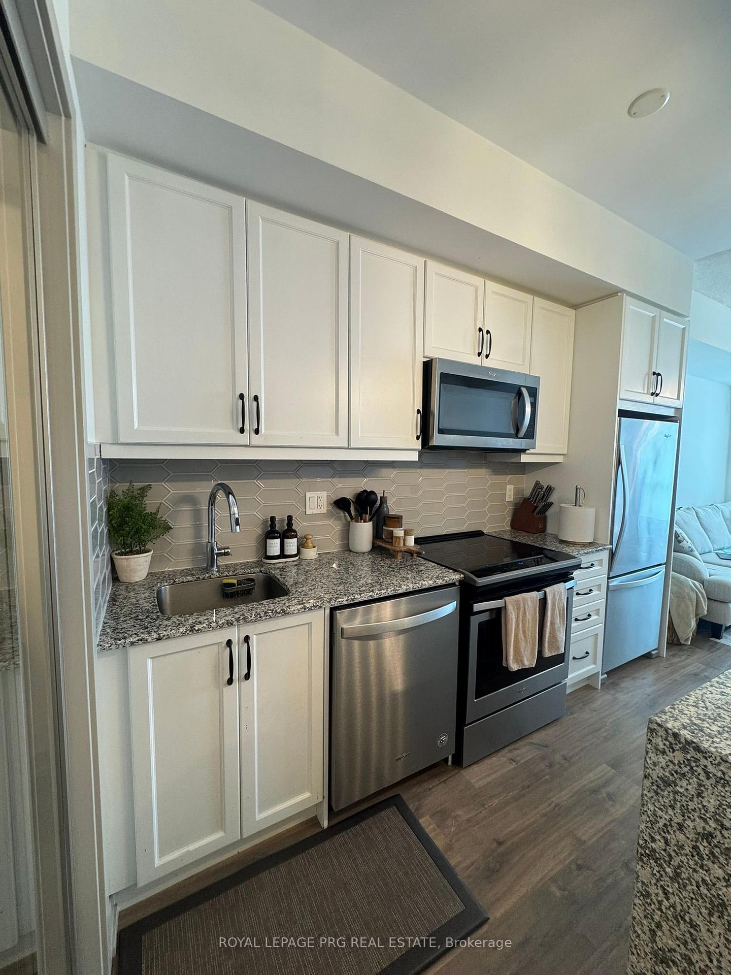 Photo 19 of Unit 401, 50 Ann Street, Caledon, Bolton West — HOMEH
