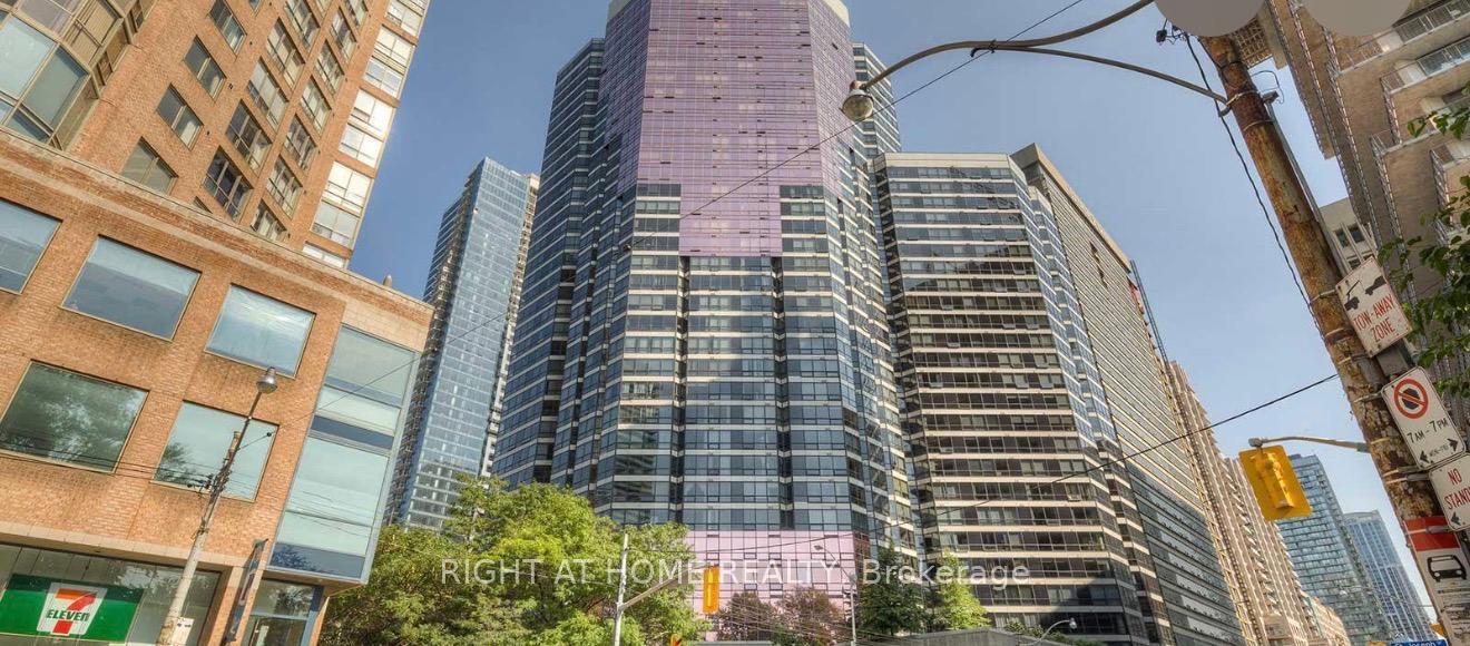 Photo of Unit 615, 1001 Bay Street