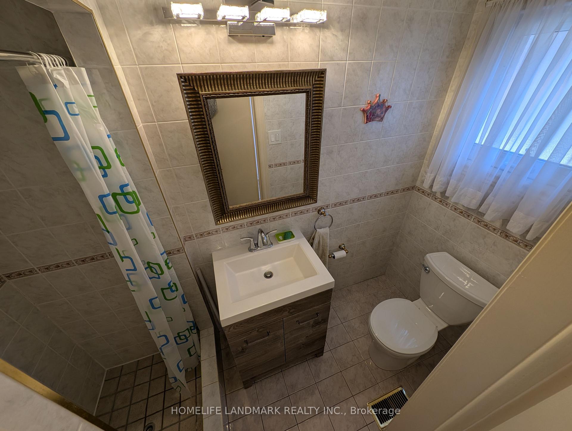 Photo 3 of Unit (ground level unit), 56 Bickerton Crescent, North York, Pleasant View — HOMEH