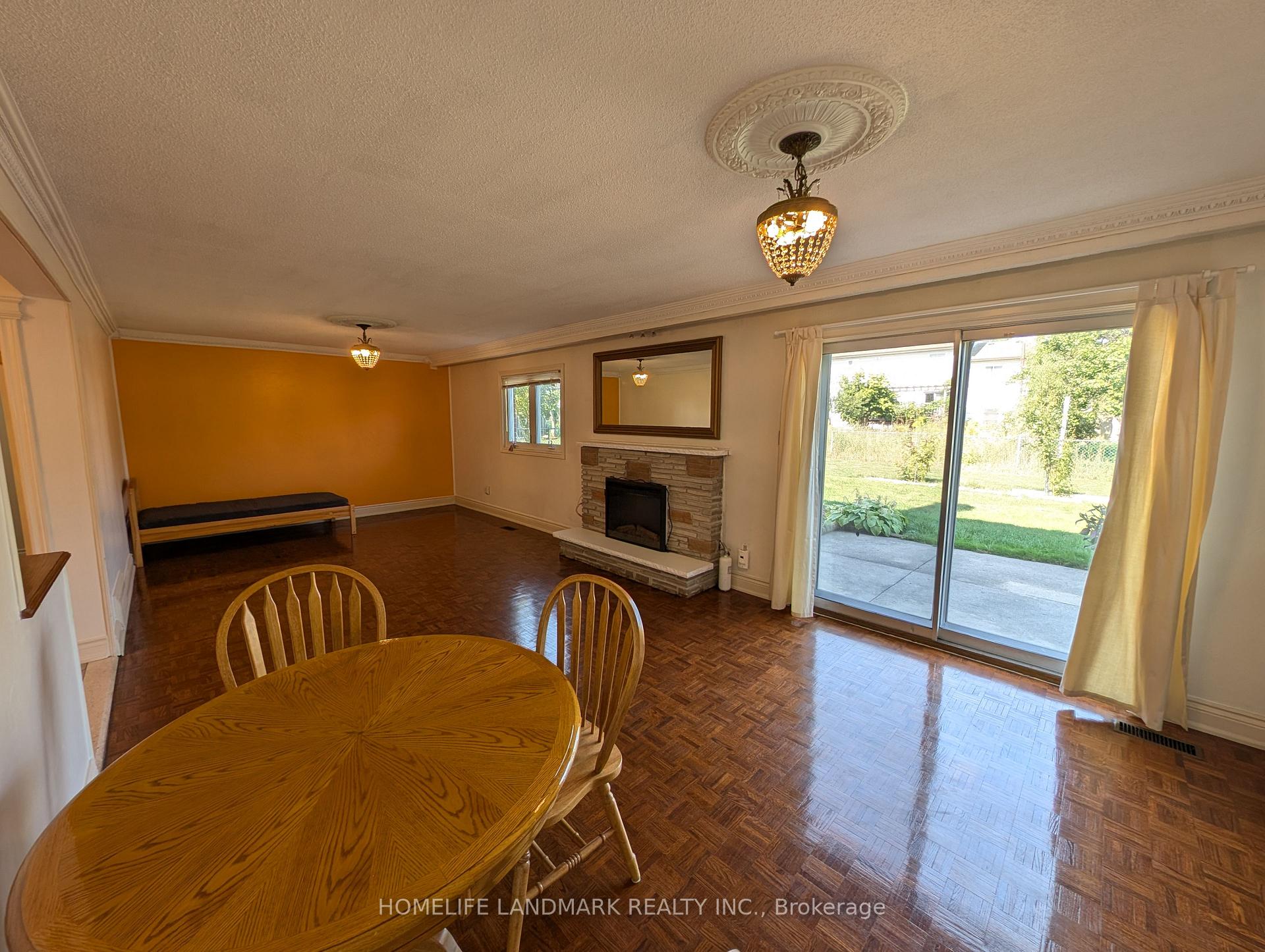 Photo 9 of Unit (ground level unit), 56 Bickerton Crescent, North York, Pleasant View — HOMEH