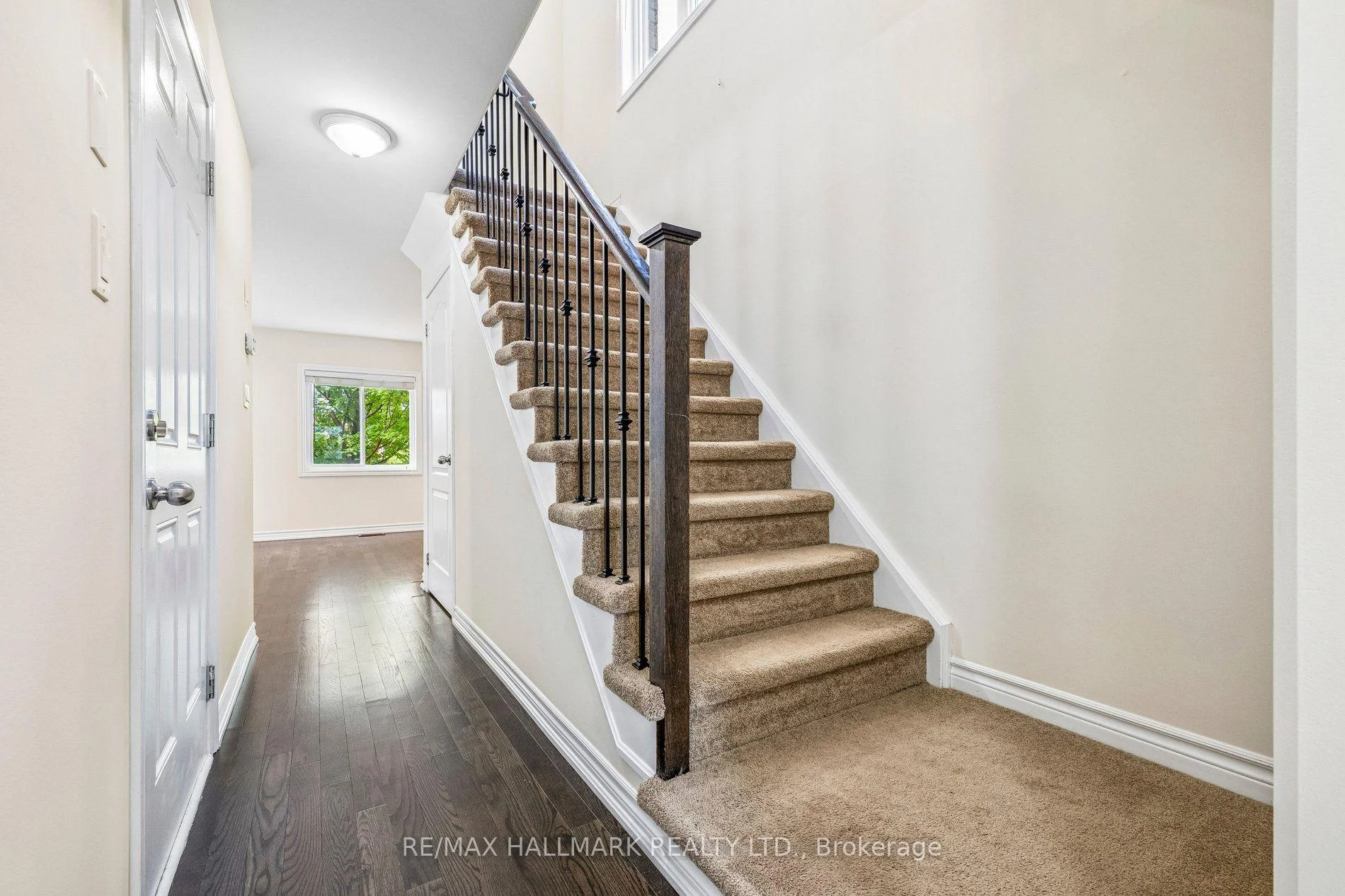 Photo 4 of 24 Markham Trail, Clarington, Bowmanville — HOMEH