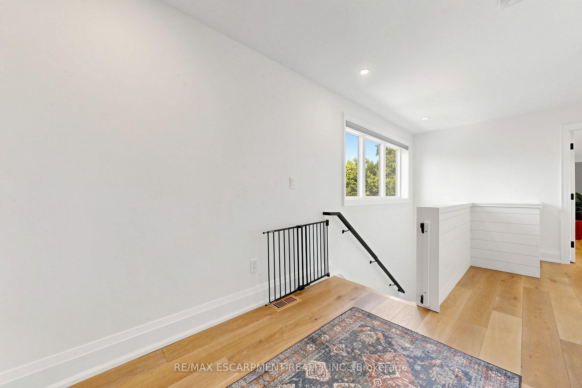 Photo 18 of 386 Cosburn Crescent, Burlington, Shoreacres — HOMEH