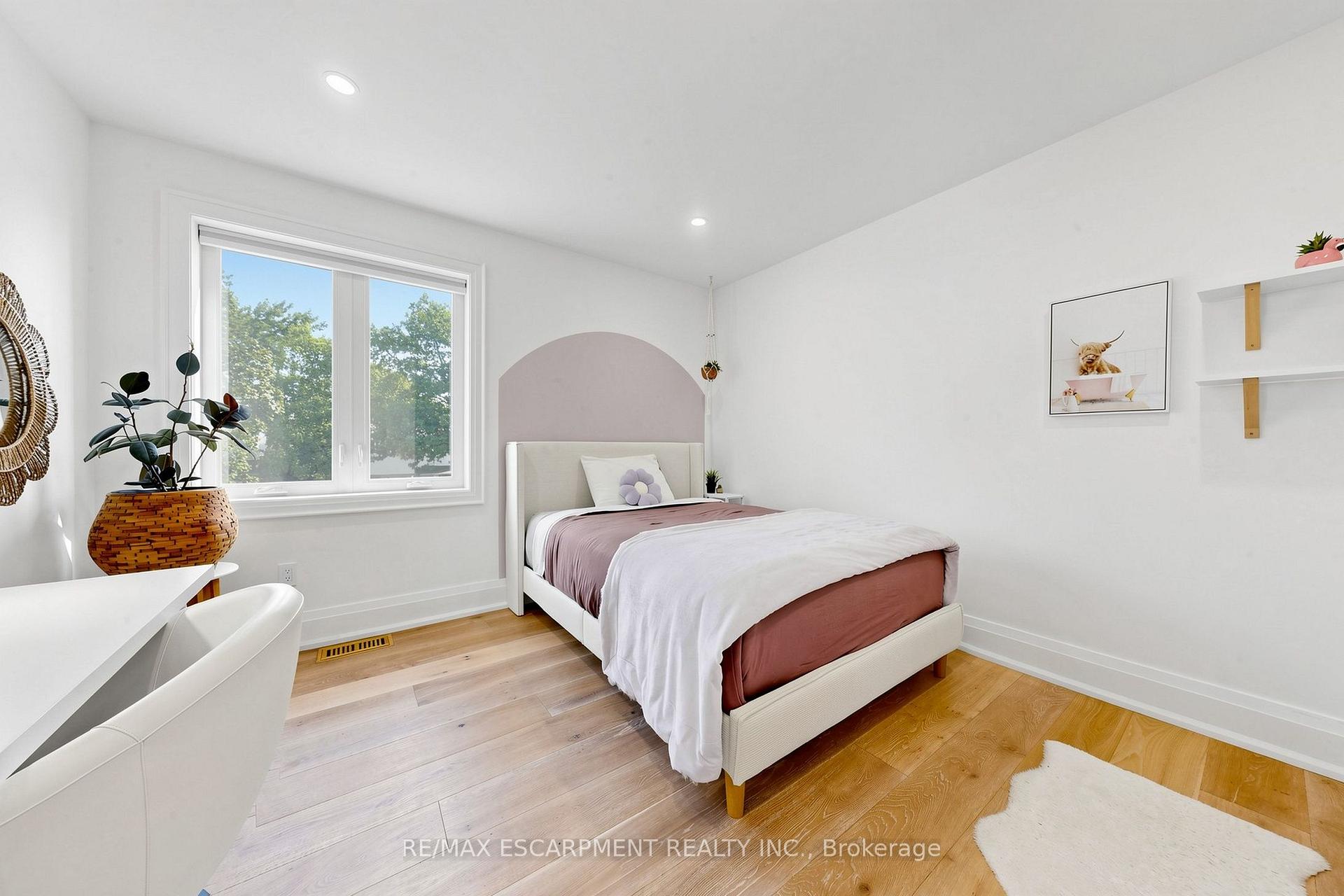 Photo 25 of 386 Cosburn Crescent, Burlington, Shoreacres — HOMEH