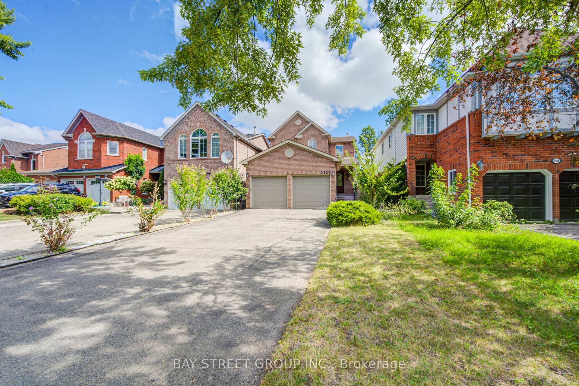 Photo 1 of 5922 Dalebrook Crescent, Mississauga, Central Erin Mills — HOMEH