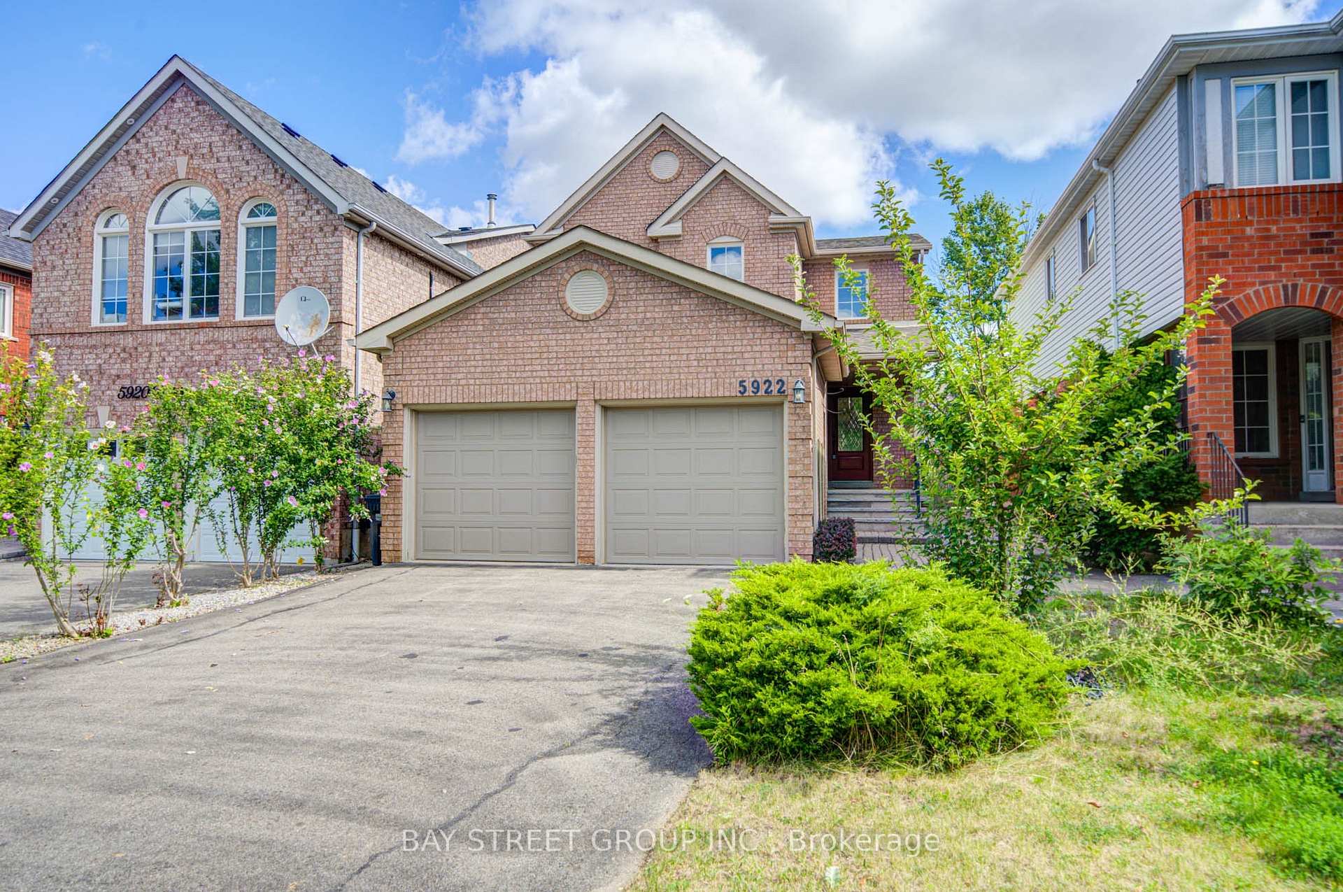 Photo 2 of 5922 Dalebrook Crescent, Mississauga, Central Erin Mills — HOMEH