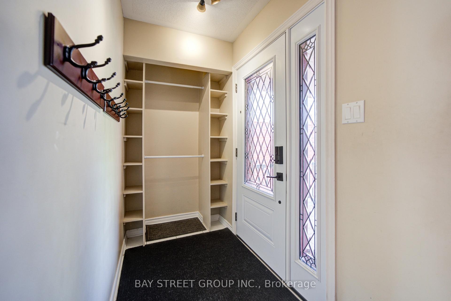Photo 4 of 5922 Dalebrook Crescent, Mississauga, Central Erin Mills — HOMEH