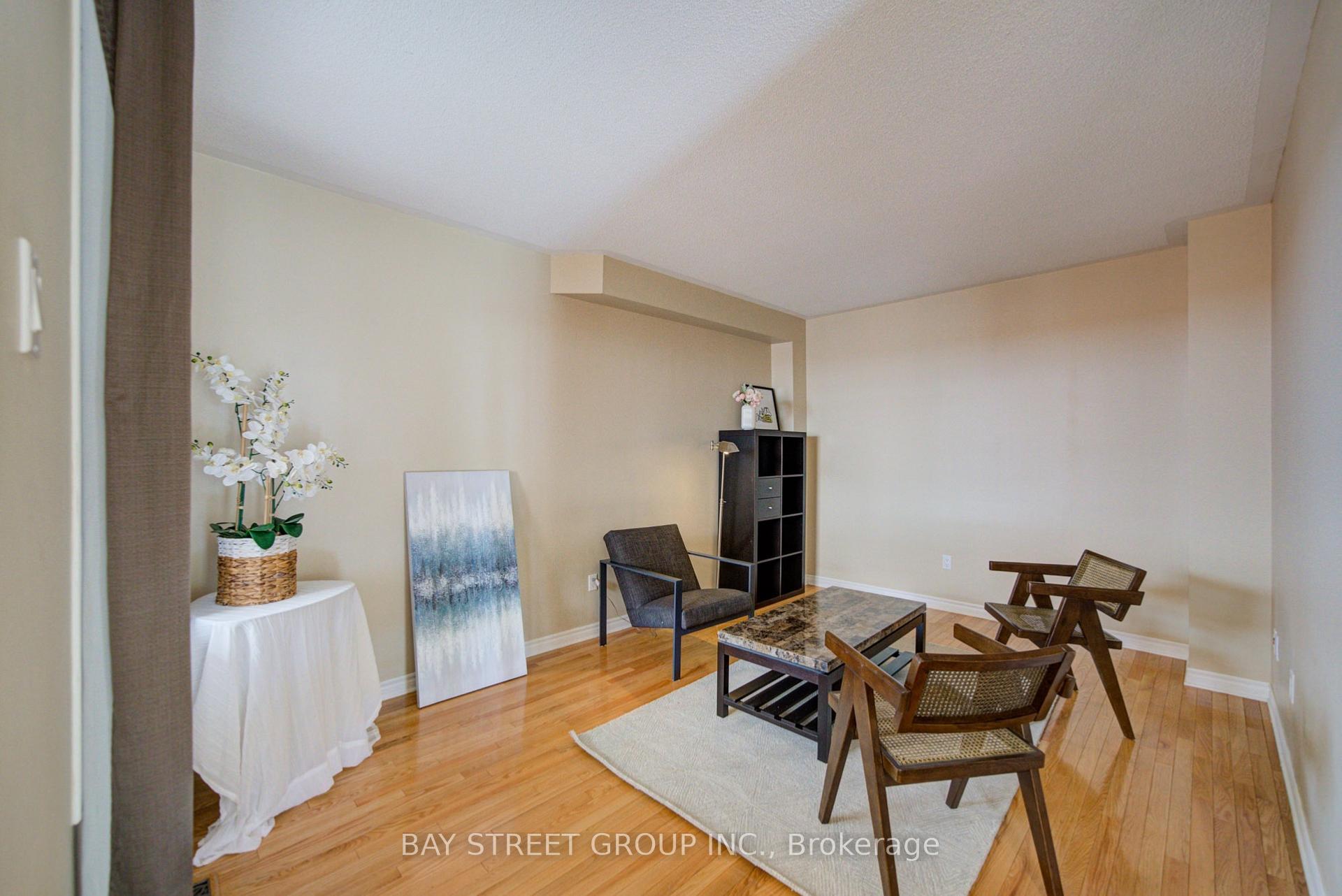 Photo 5 of 5922 Dalebrook Crescent, Mississauga, Central Erin Mills — HOMEH