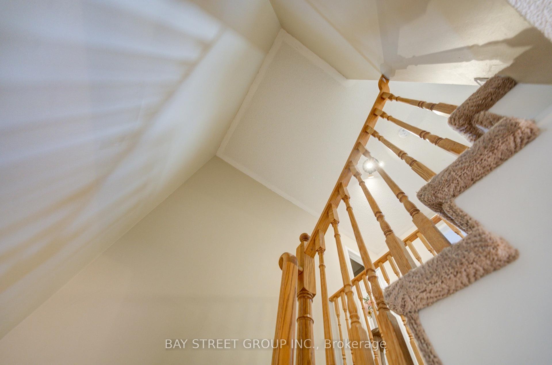 Photo 8 of 5922 Dalebrook Crescent, Mississauga, Central Erin Mills — HOMEH