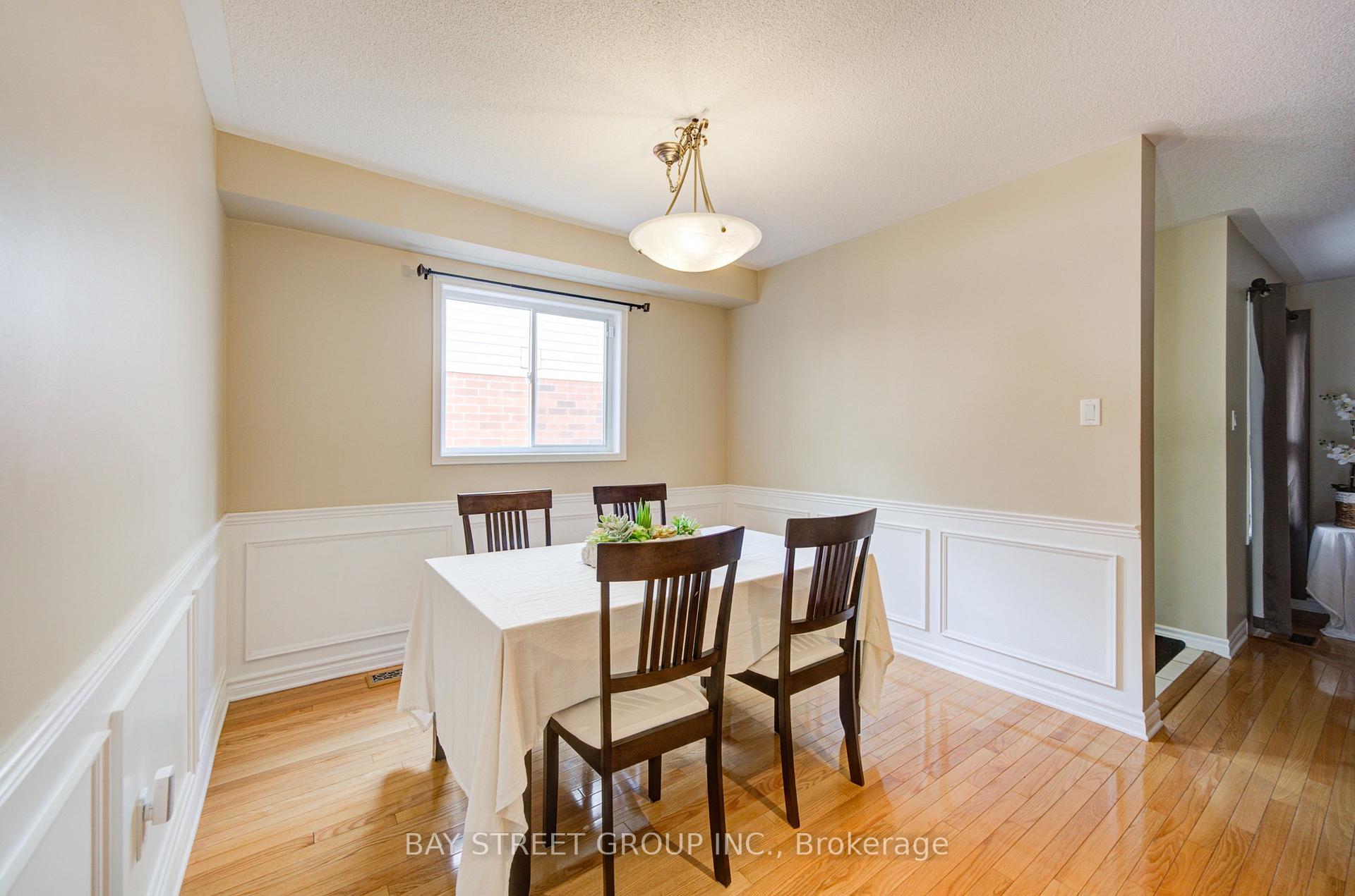 Photo 10 of 5922 Dalebrook Crescent, Mississauga, Central Erin Mills — HOMEH