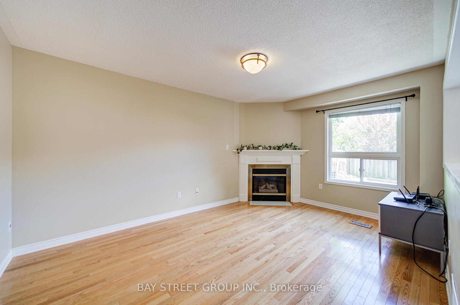 Photo 12 of 5922 Dalebrook Crescent, Mississauga, Central Erin Mills — HOMEH