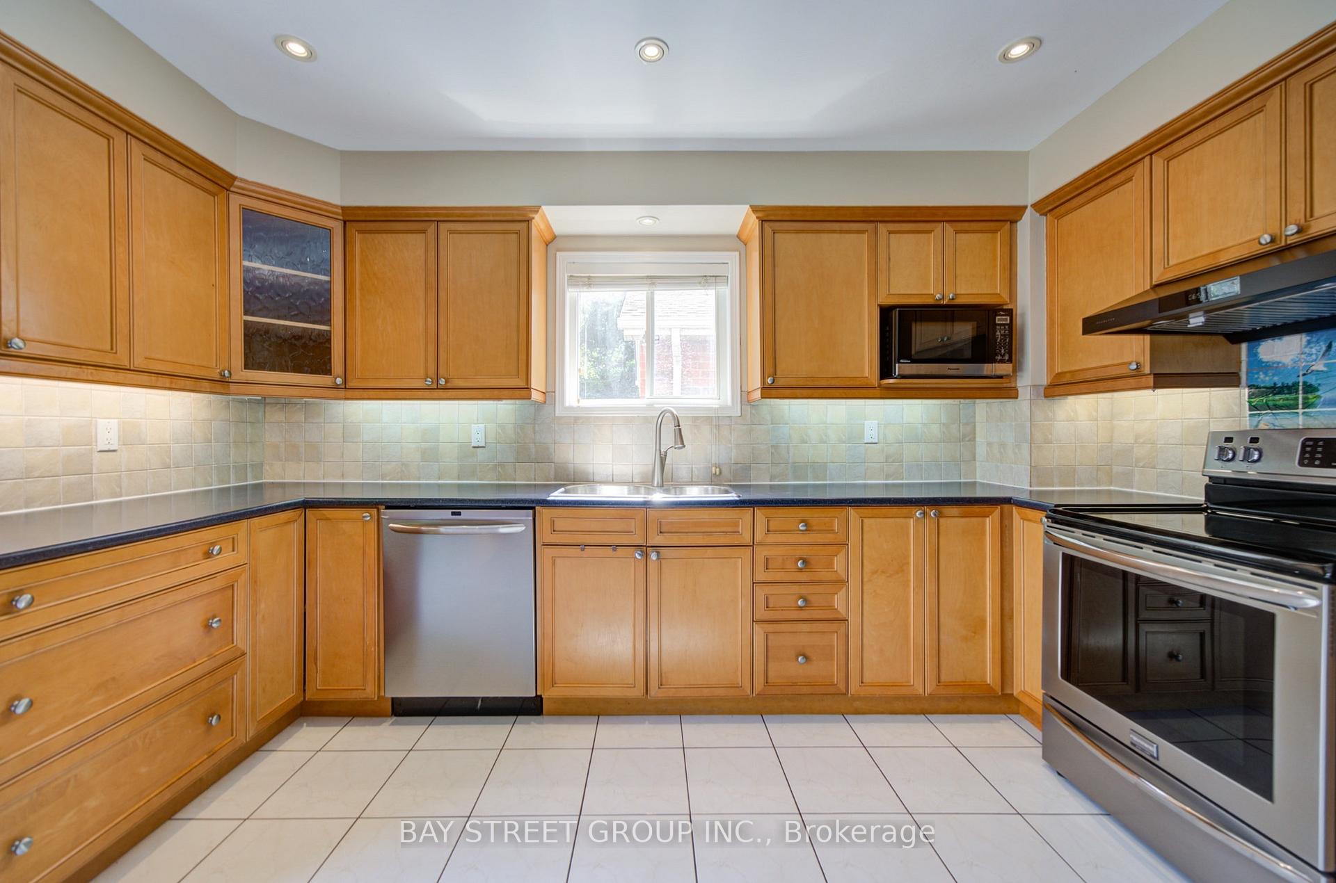 Photo 14 of 5922 Dalebrook Crescent, Mississauga, Central Erin Mills — HOMEH