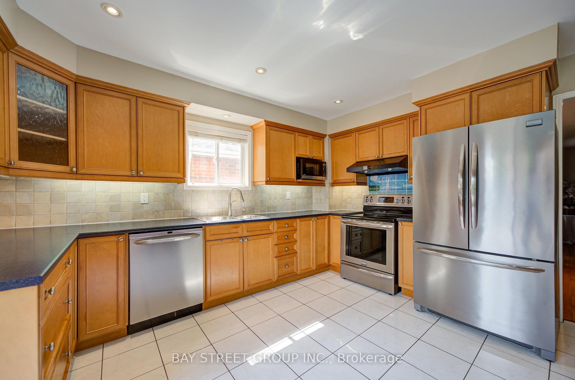 Photo 15 of 5922 Dalebrook Crescent, Mississauga, Central Erin Mills — HOMEH