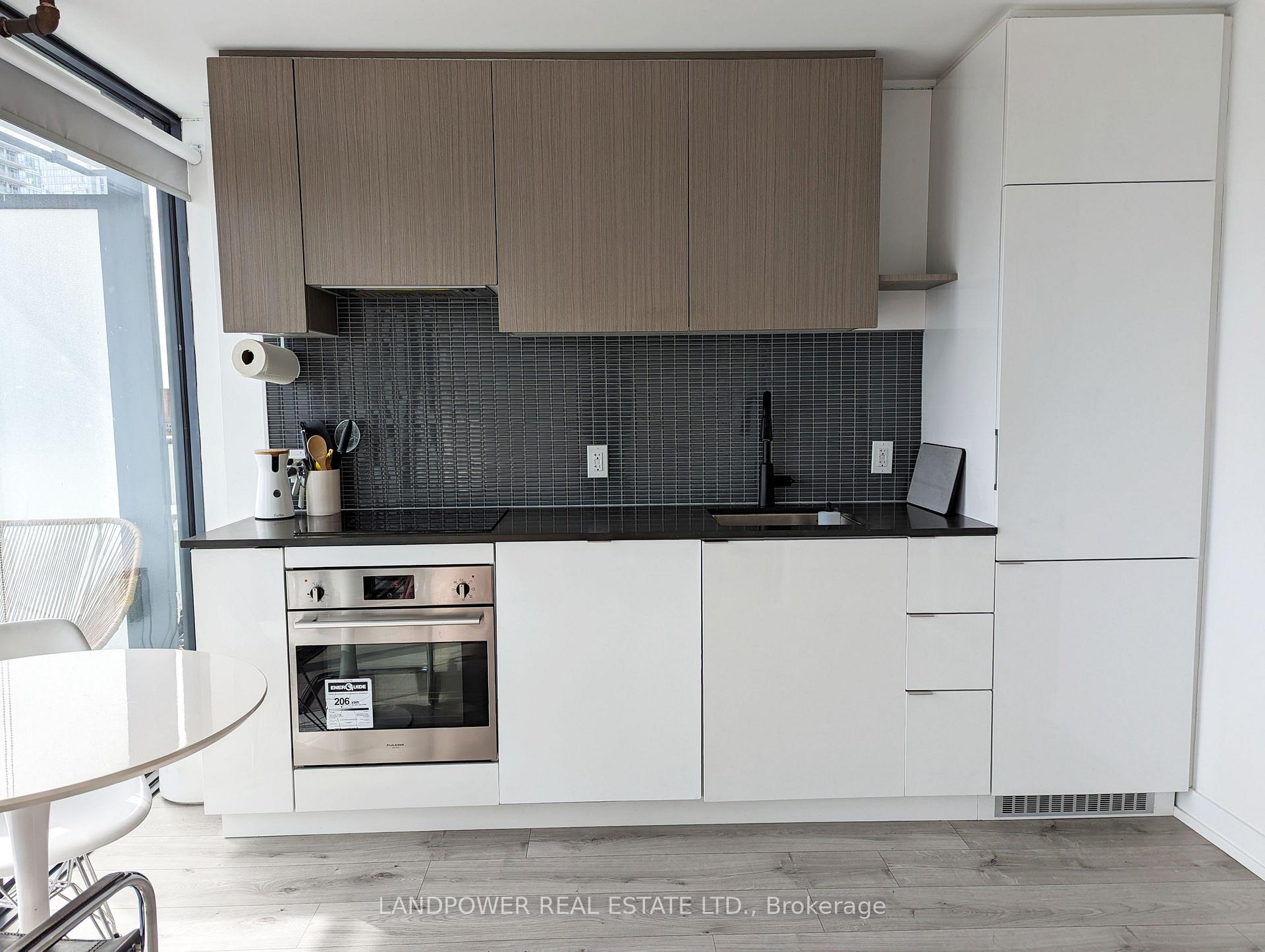 Photo 3 of Unit 1611, 161 Roehampton Avenue, Toronto, Mount Pleasant West — HOMEH