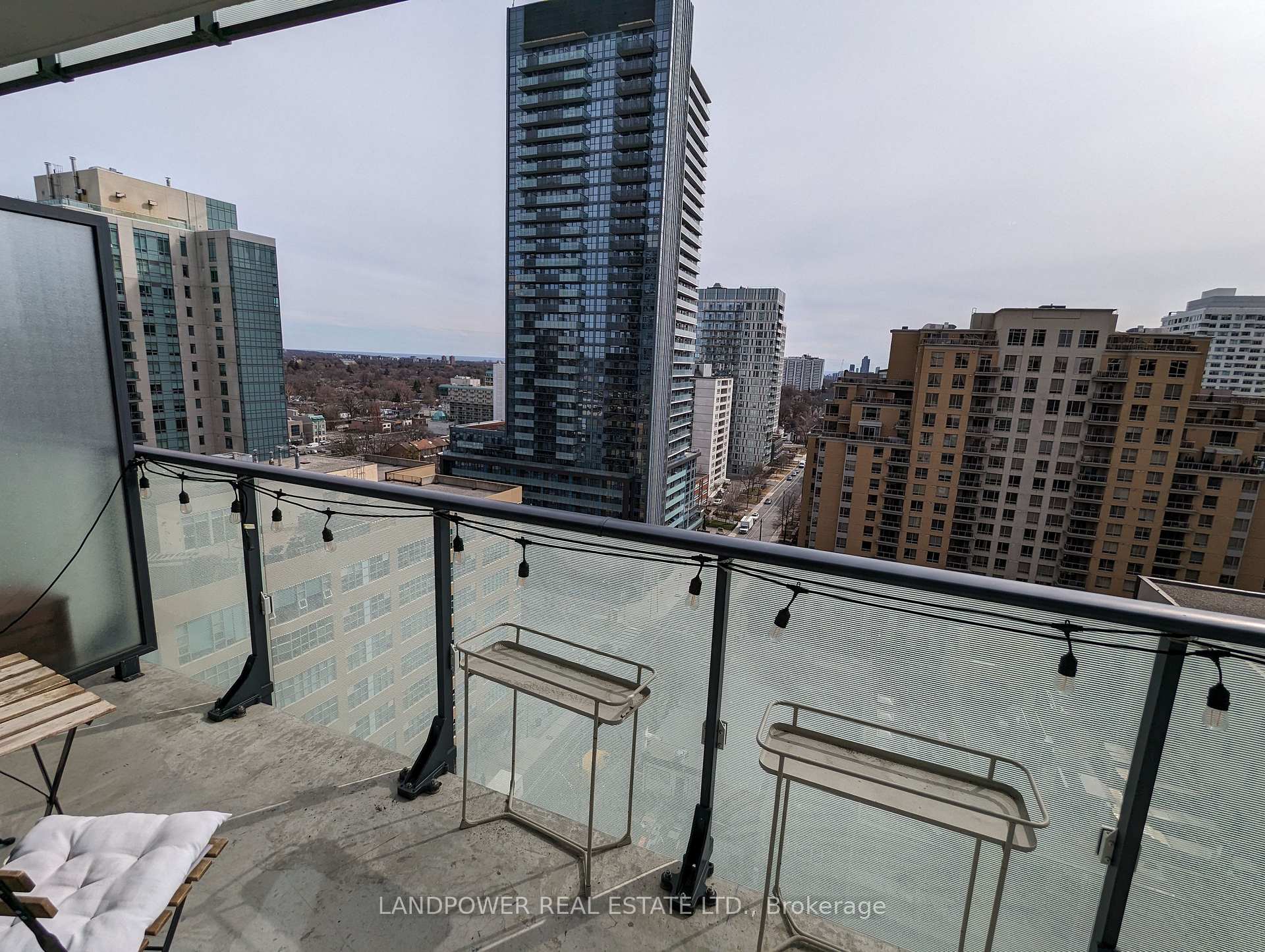 Photo 4 of Unit 1611, 161 Roehampton Avenue, Toronto, Mount Pleasant West — HOMEH