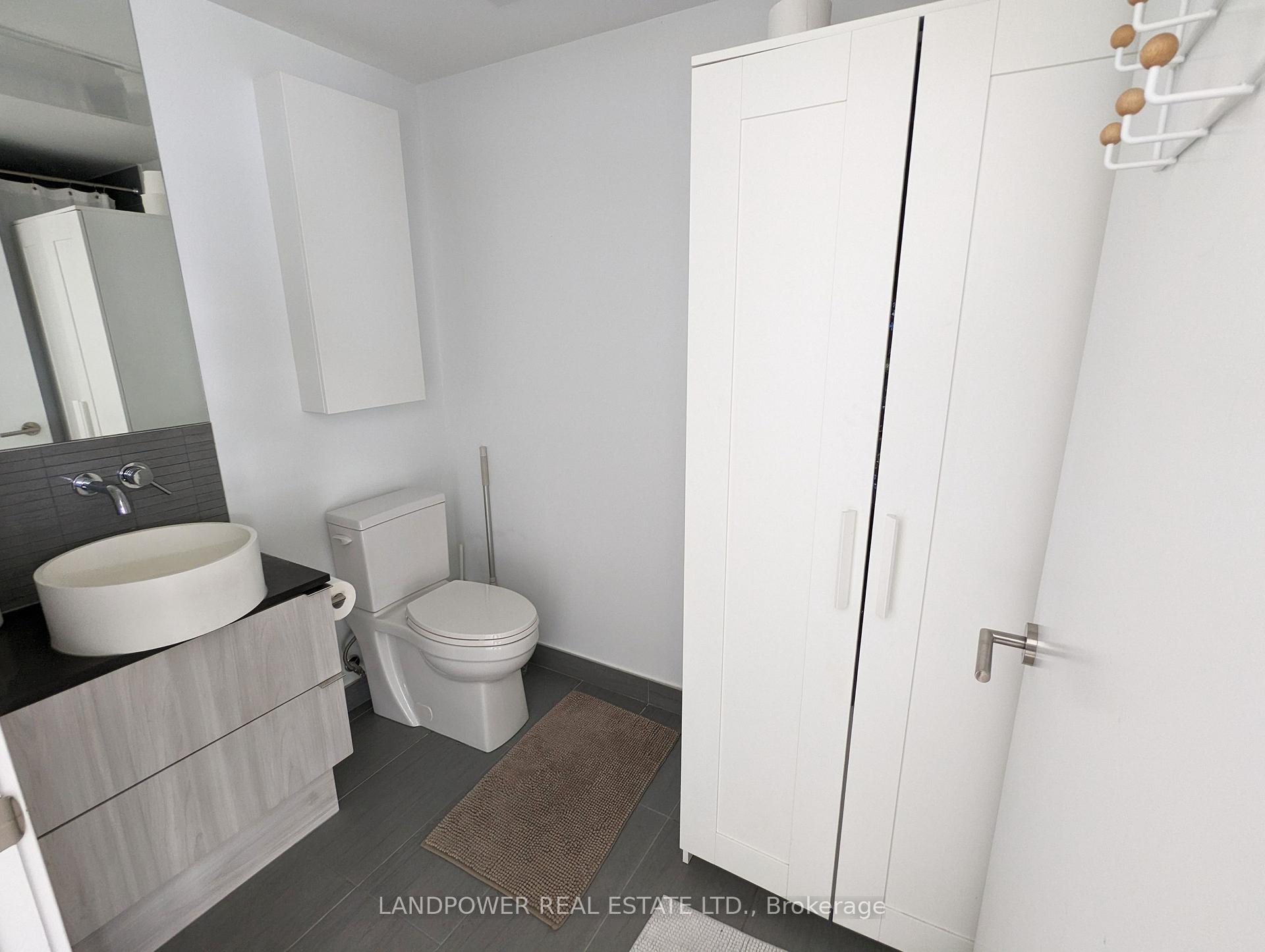 Photo 7 of Unit 1611, 161 Roehampton Avenue, Toronto, Mount Pleasant West — HOMEH