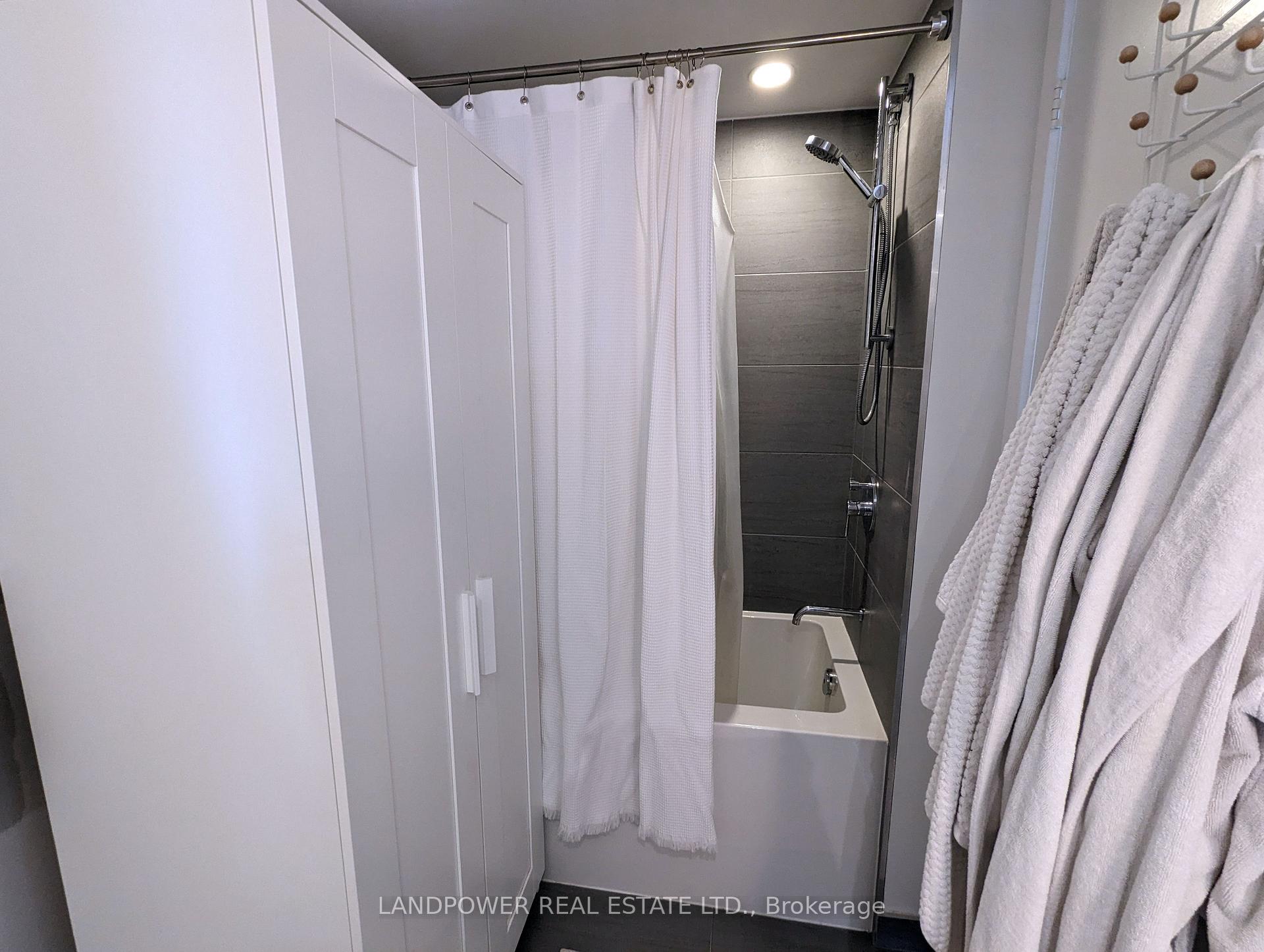 Photo 8 of Unit 1611, 161 Roehampton Avenue, Toronto, Mount Pleasant West — HOMEH
