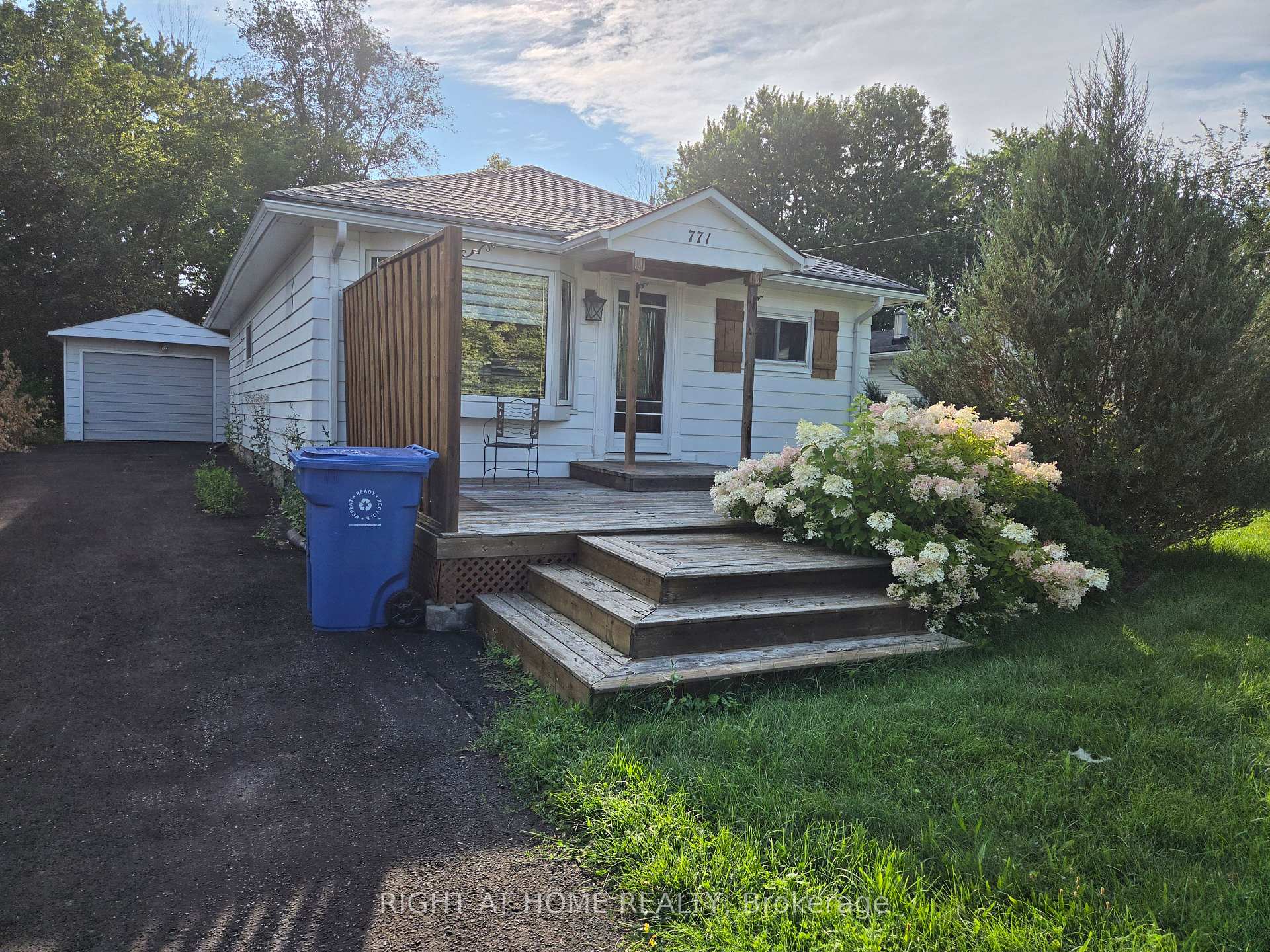 Photo 2 of 771 Third Avenue, Georgina, Historic Lakeshore Communities — HOMEH
