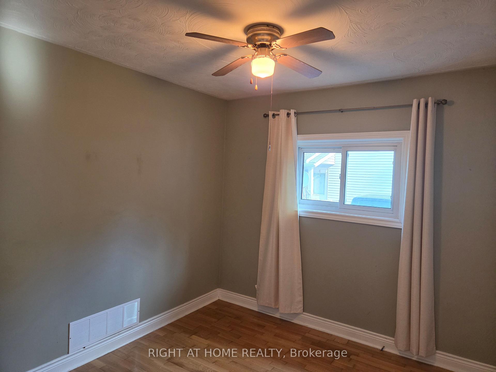 Photo 9 of 771 Third Avenue, Georgina, Historic Lakeshore Communities — HOMEH