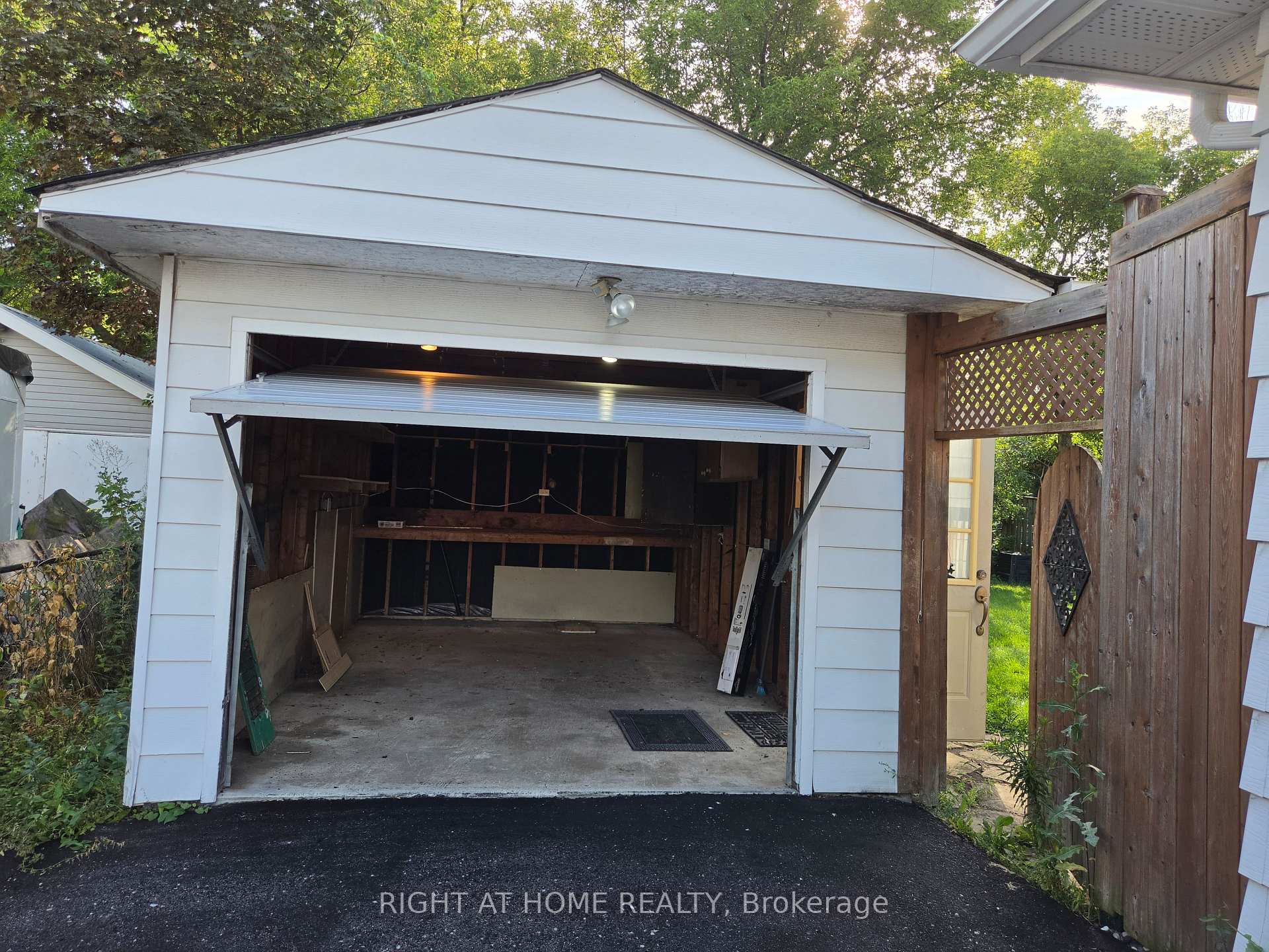 Photo 18 of 771 Third Avenue, Georgina, Historic Lakeshore Communities — HOMEH