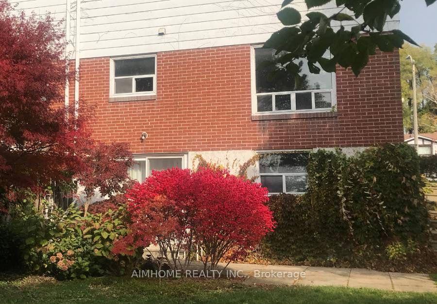 Photo 3 of Unit Walk out BSMT, 94 Micmac Crescent, North York, Pleasant View — HOMEH