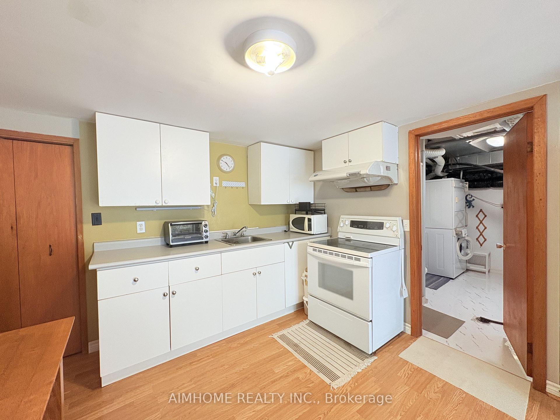 Photo 4 of Unit Walk out BSMT, 94 Micmac Crescent, North York, Pleasant View — HOMEH