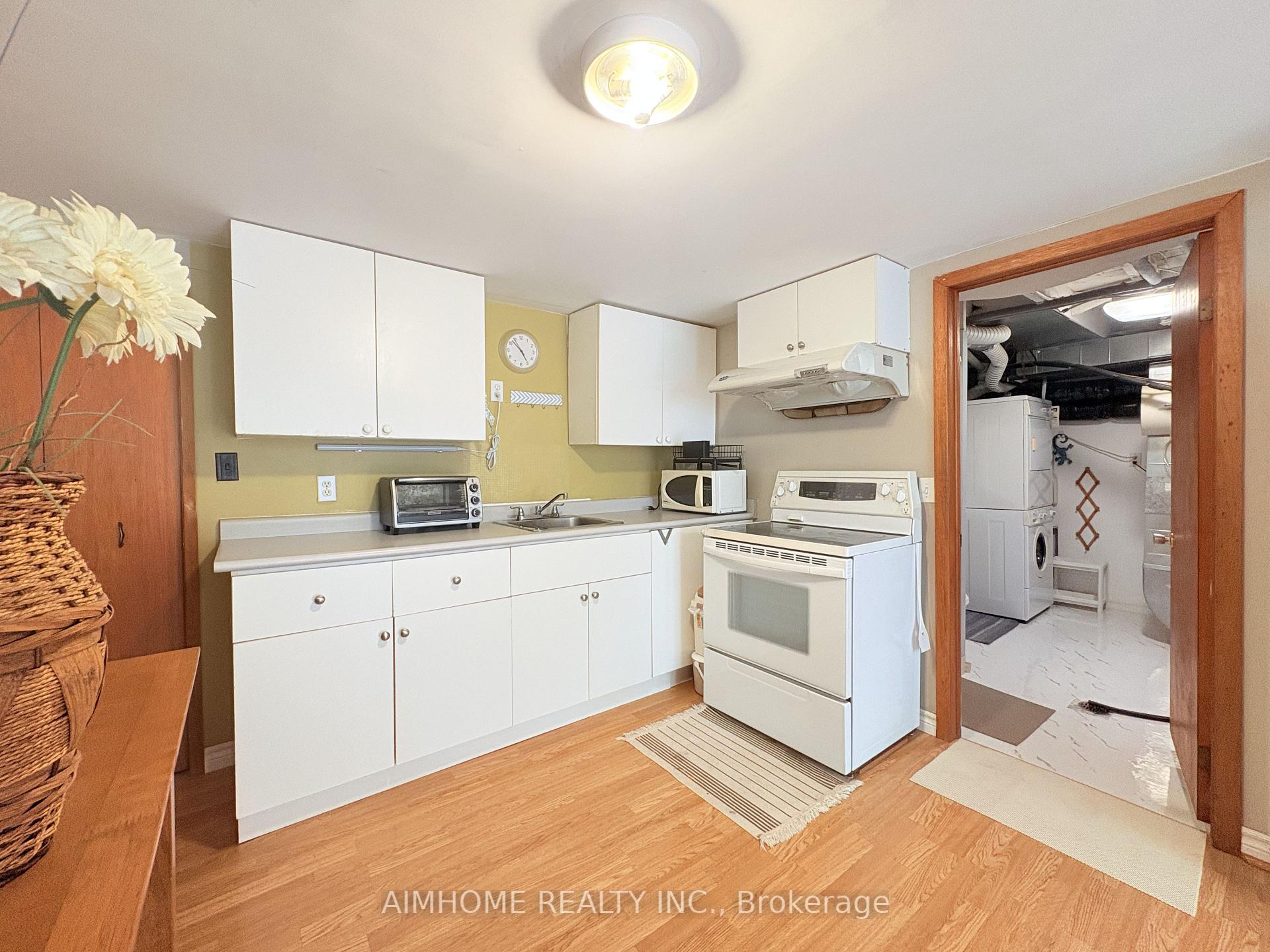 Photo 9 of Unit Walk out BSMT, 94 Micmac Crescent, North York, Pleasant View — HOMEH