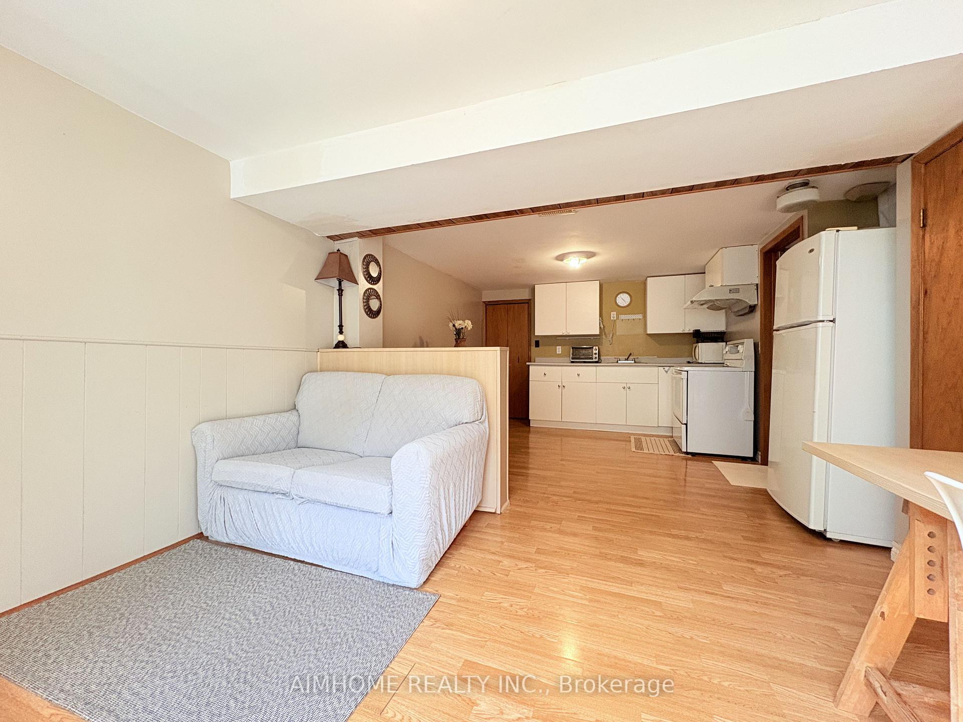 Photo 10 of Unit Walk out BSMT, 94 Micmac Crescent, North York, Pleasant View — HOMEH