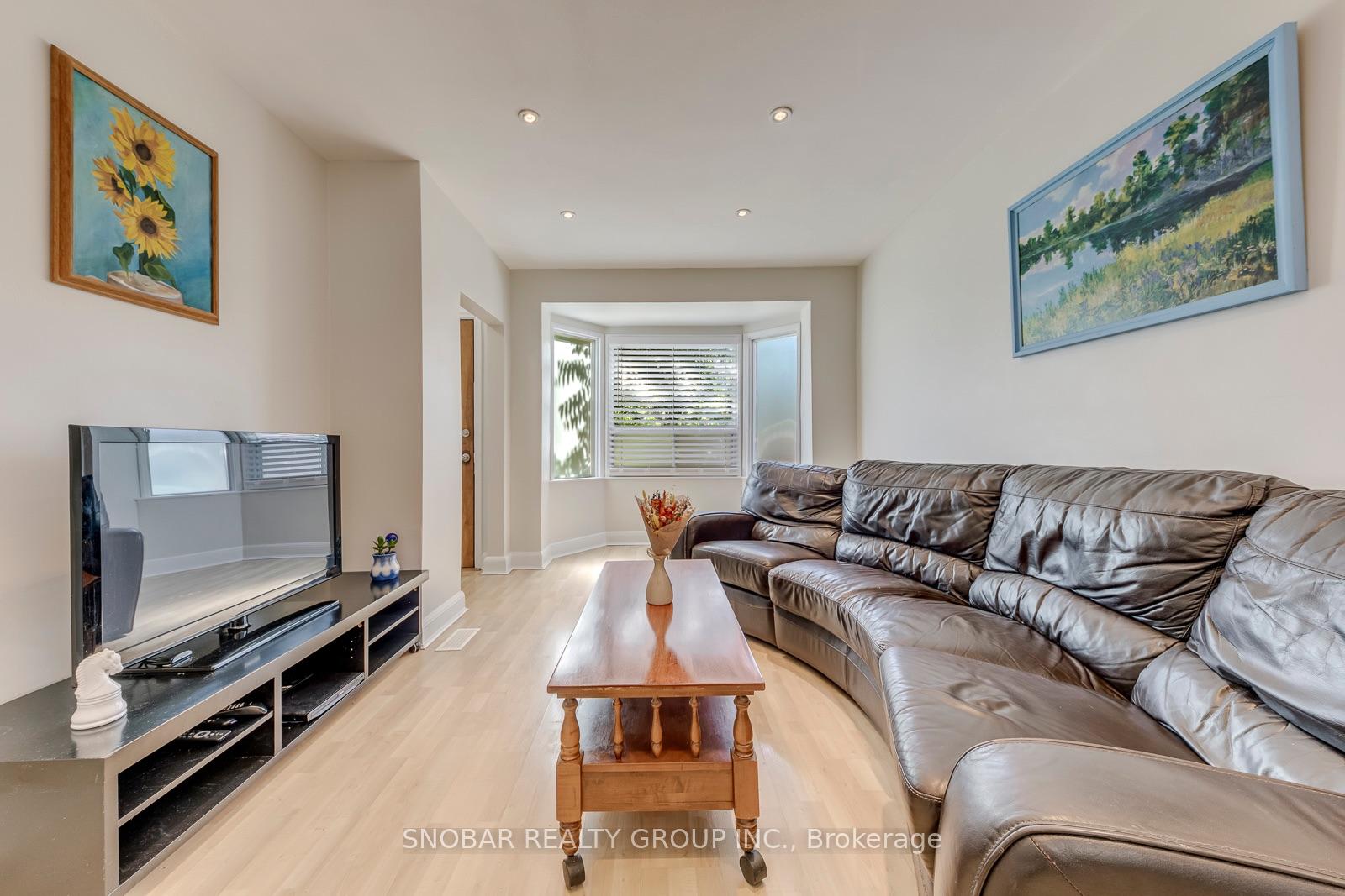 Photo 3 of 40 Dixon Road, Etobicoke, Humber Heights — HOMEH