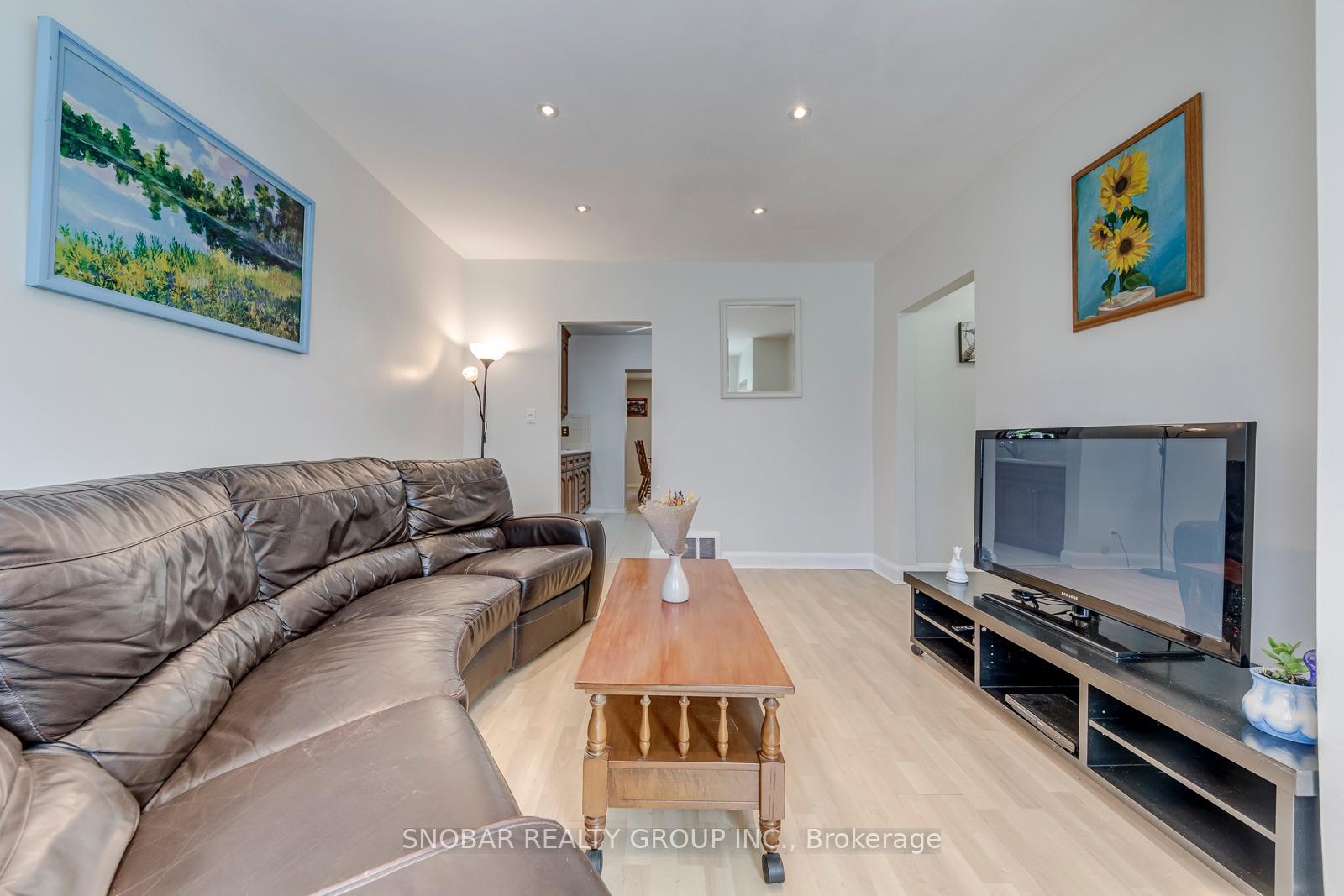 Photo 5 of 40 Dixon Road, Etobicoke, Humber Heights — HOMEH