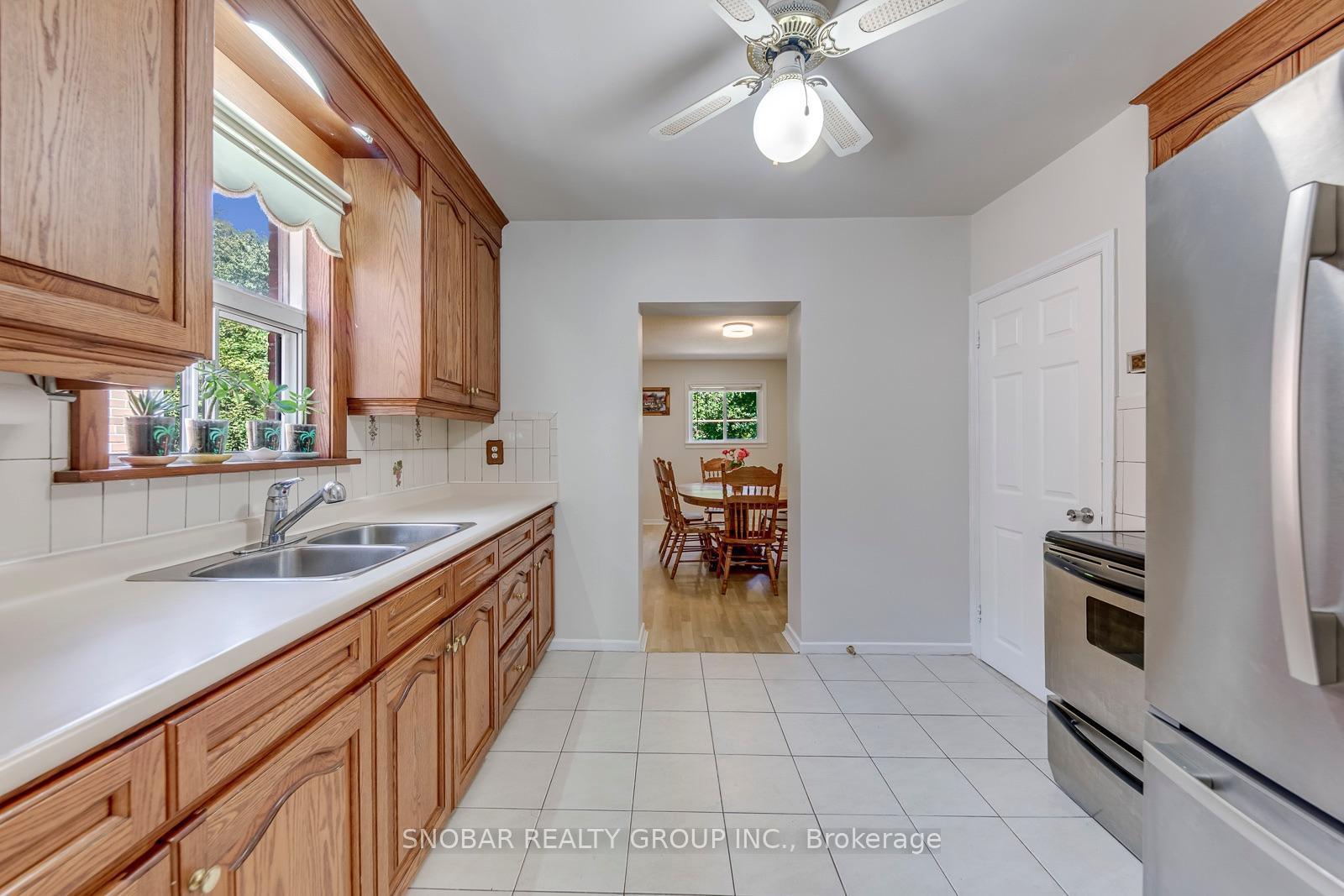 Photo 6 of 40 Dixon Road, Etobicoke, Humber Heights — HOMEH