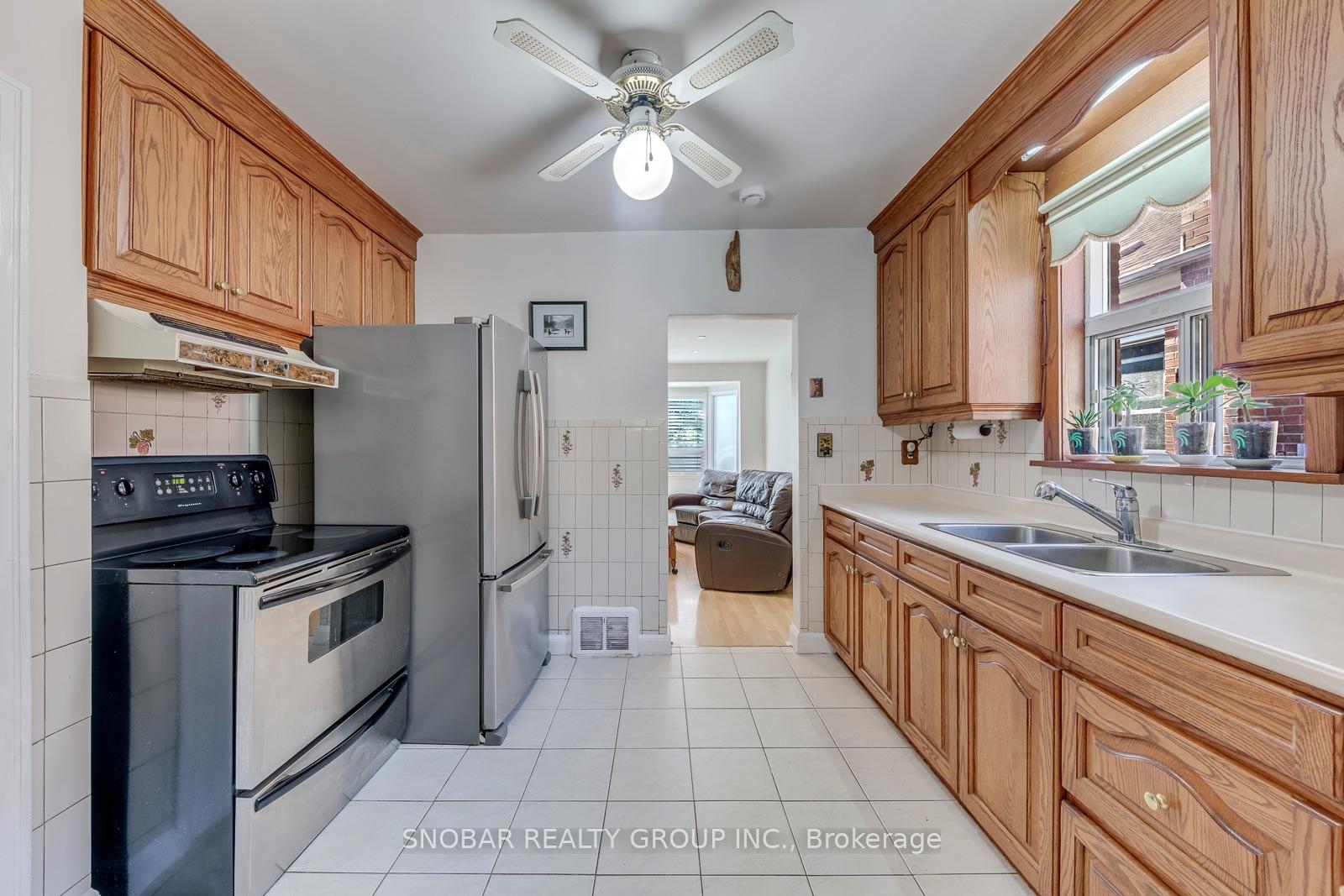 Photo 8 of 40 Dixon Road, Etobicoke, Humber Heights — HOMEH