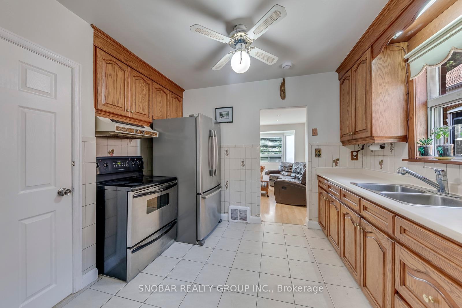 Photo 9 of 40 Dixon Road, Etobicoke, Humber Heights — HOMEH