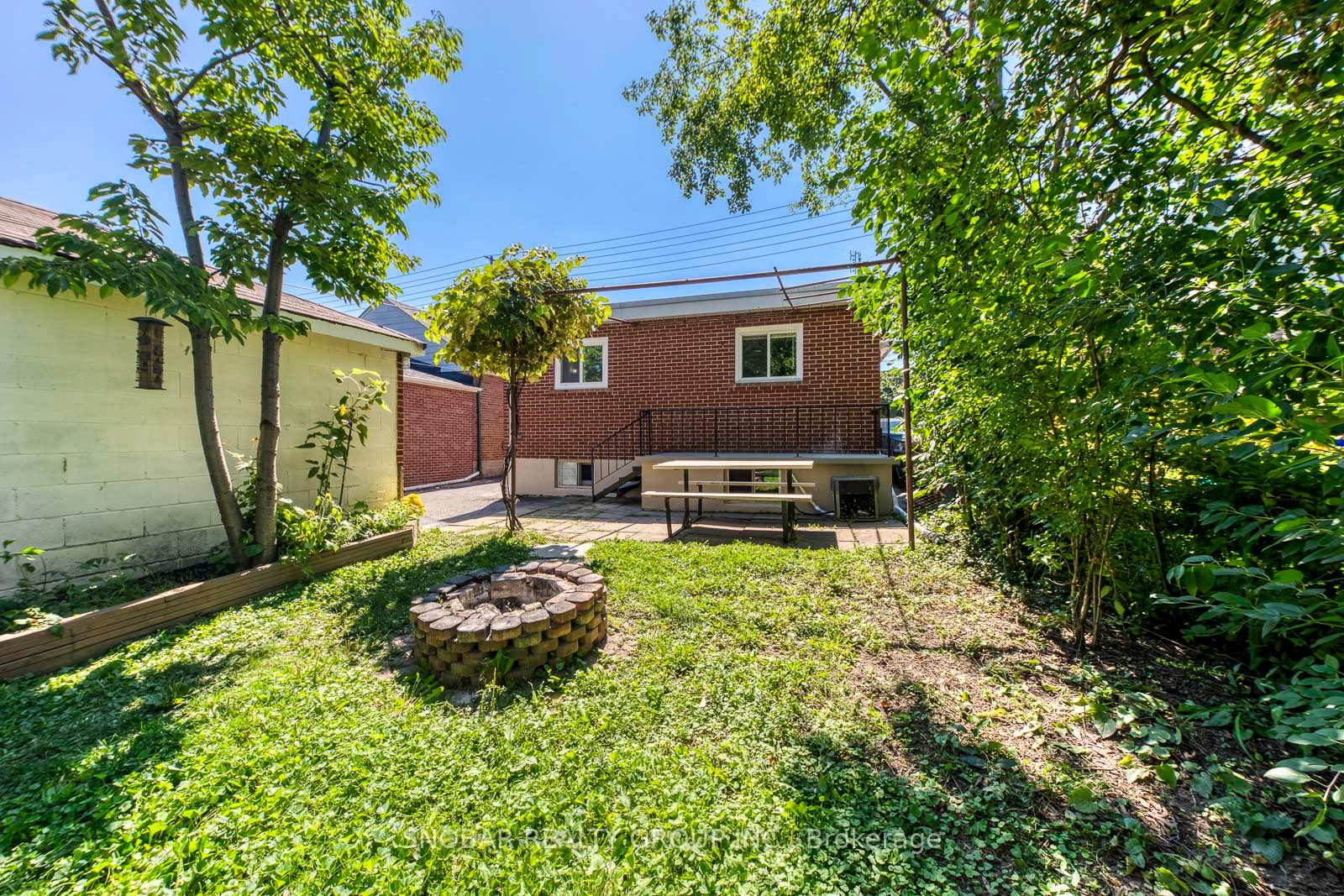 Photo 23 of 40 Dixon Road, Etobicoke, Humber Heights — HOMEH