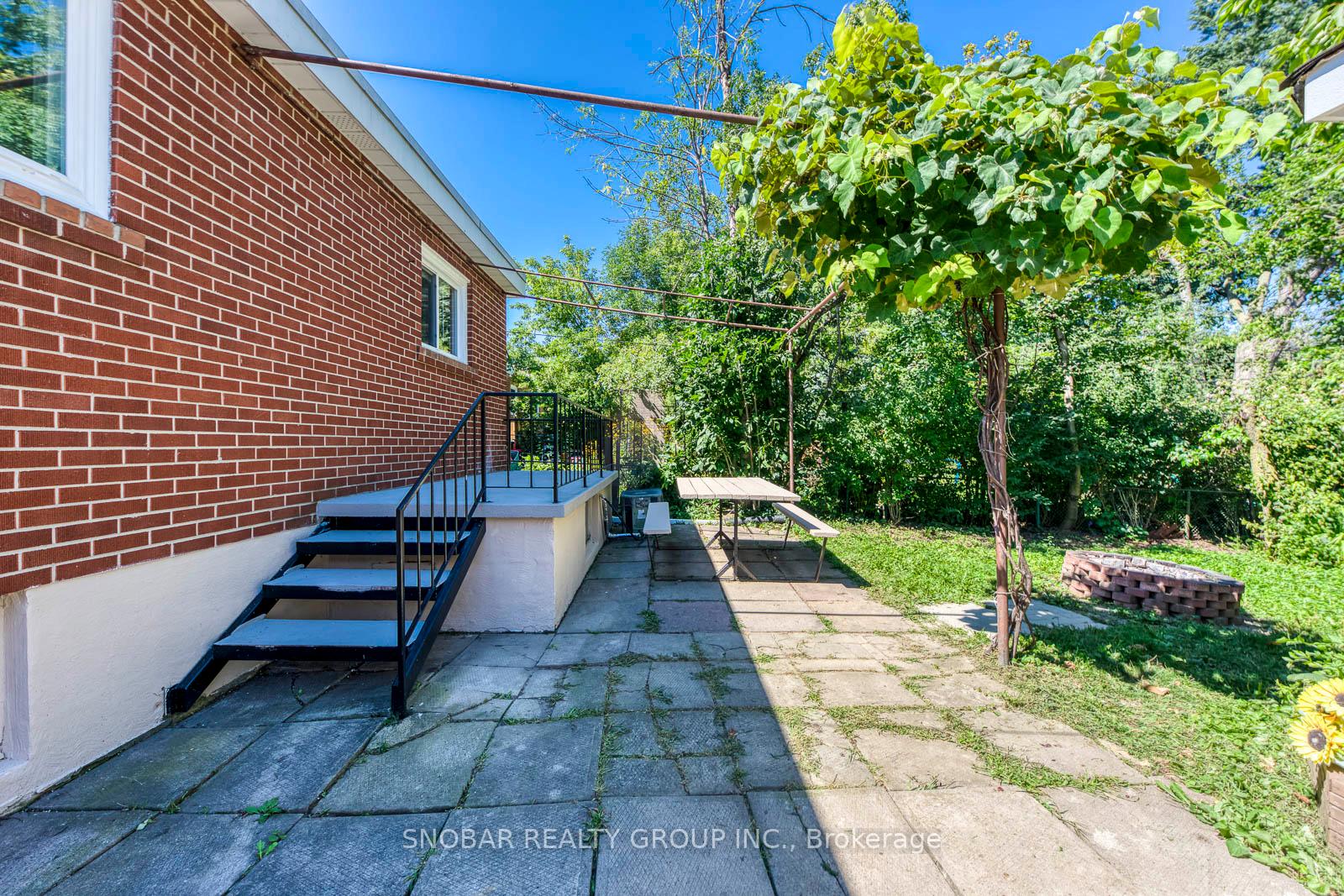 Photo 24 of 40 Dixon Road, Etobicoke, Humber Heights — HOMEH