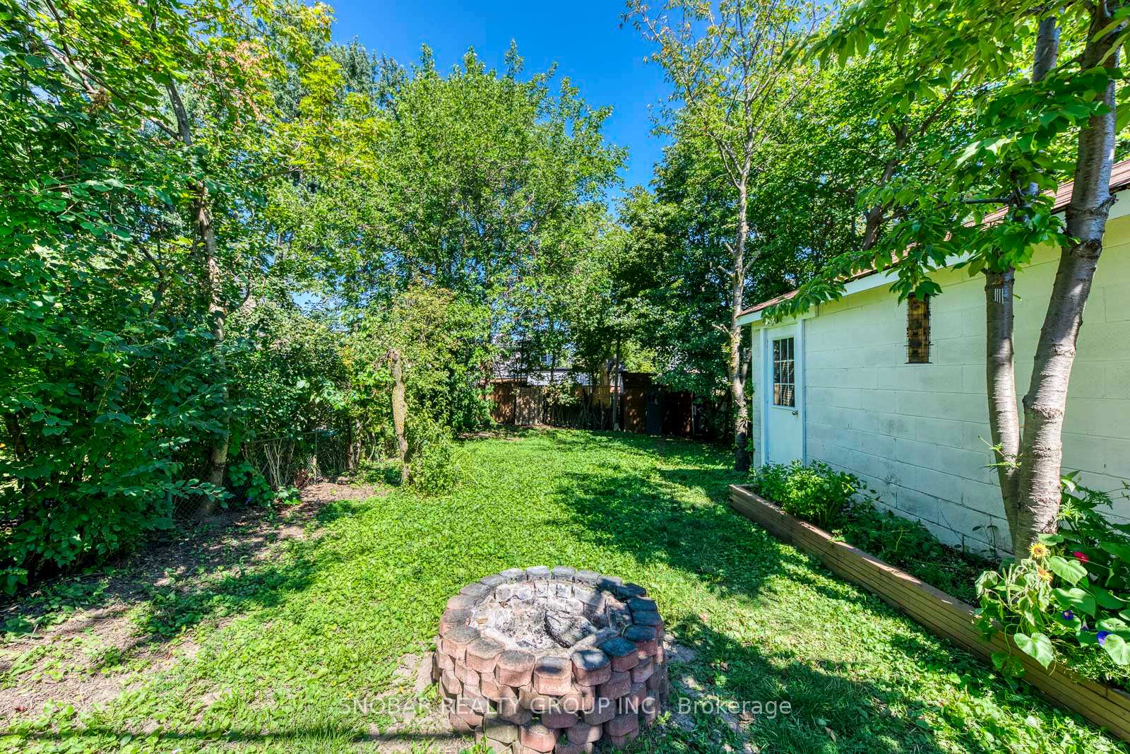 Photo 25 of 40 Dixon Road, Etobicoke, Humber Heights — HOMEH