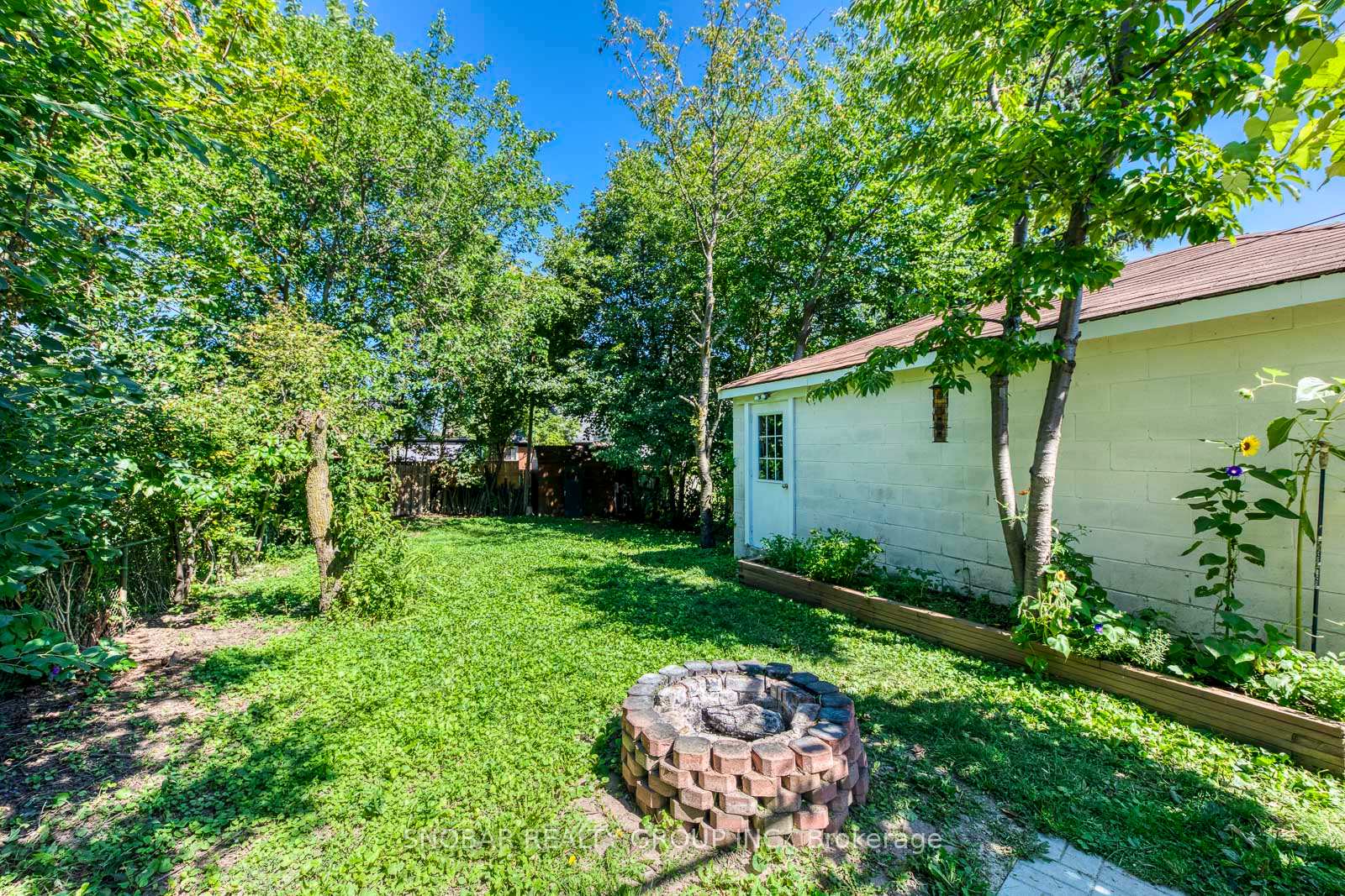 Photo 26 of 40 Dixon Road, Etobicoke, Humber Heights — HOMEH