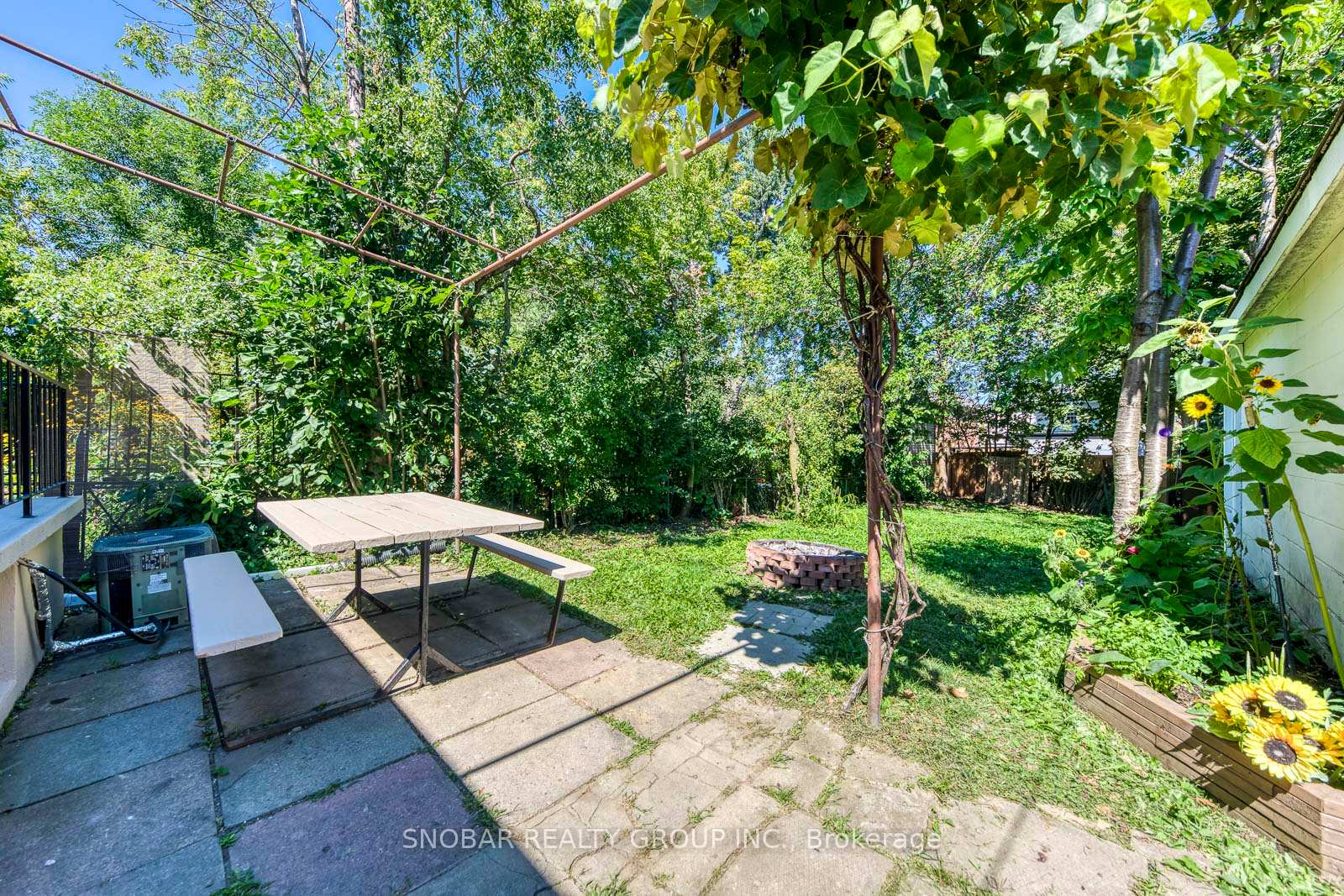 Photo 30 of 40 Dixon Road, Etobicoke, Humber Heights — HOMEH