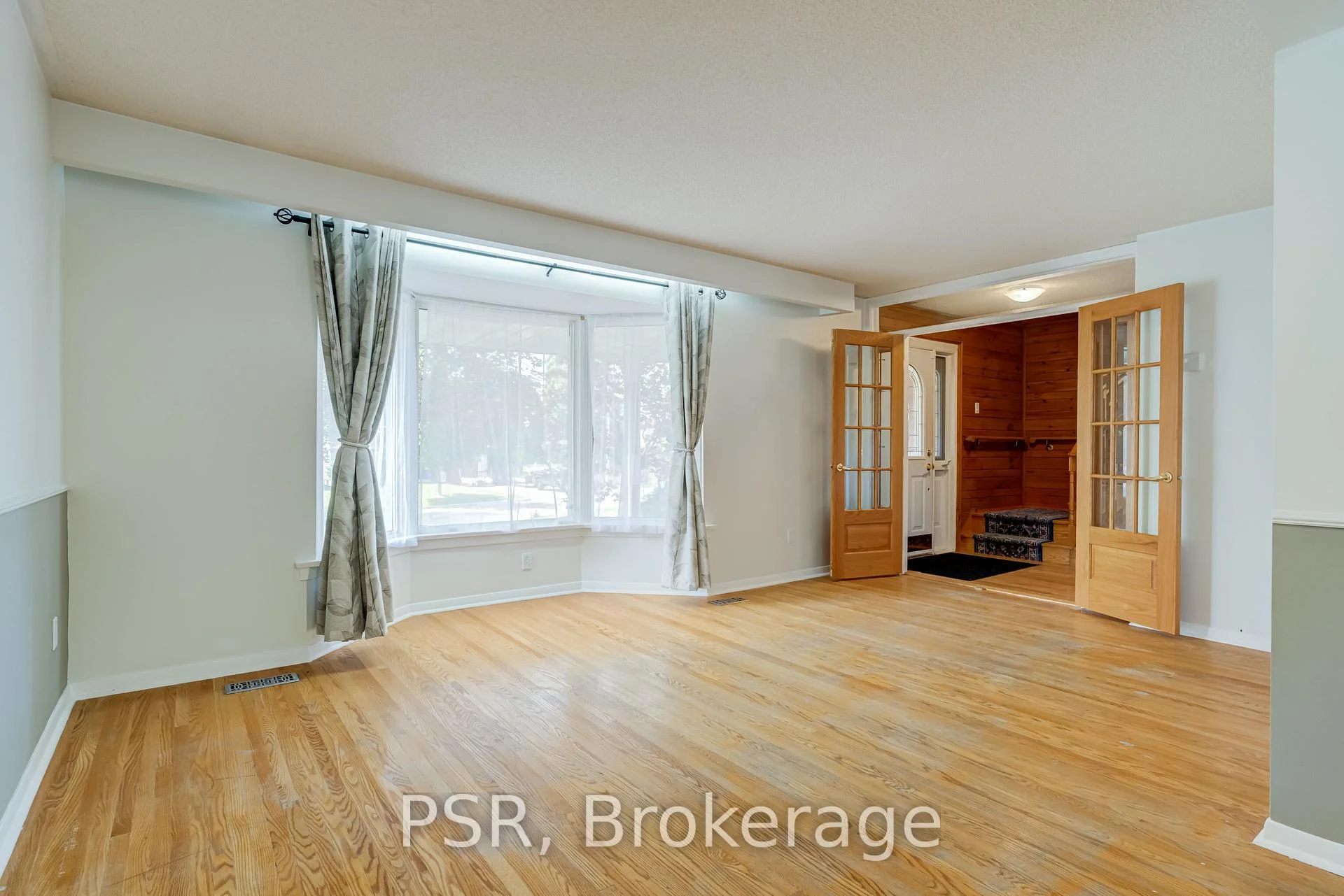 Photo 18 of 375 Inverness Drive, Oshawa, McLaughlin — HOMEH