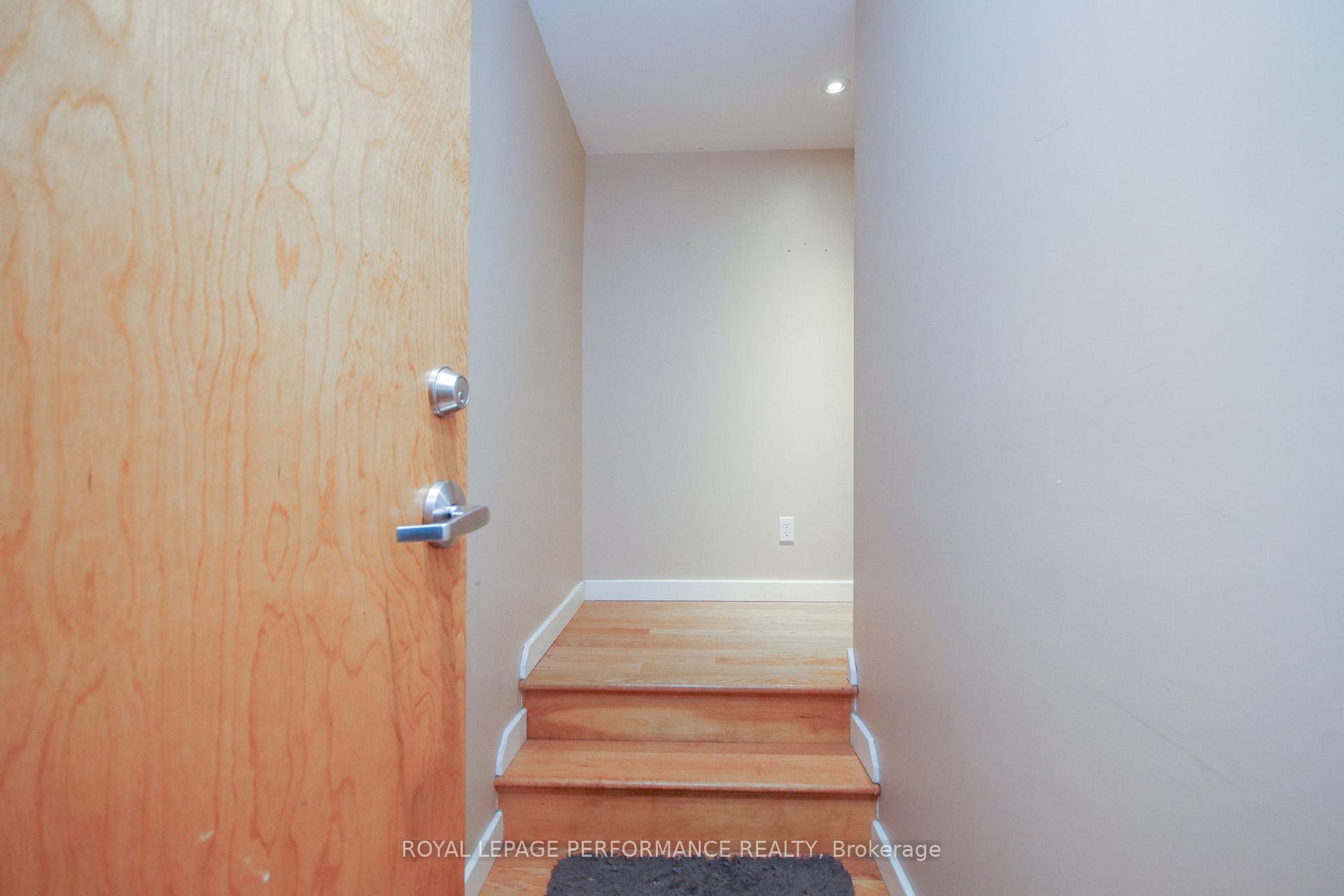 Photo 3 of Unit 3, 736 Cooper Street E, Ottawa, Ottawa Centre — HOMEH