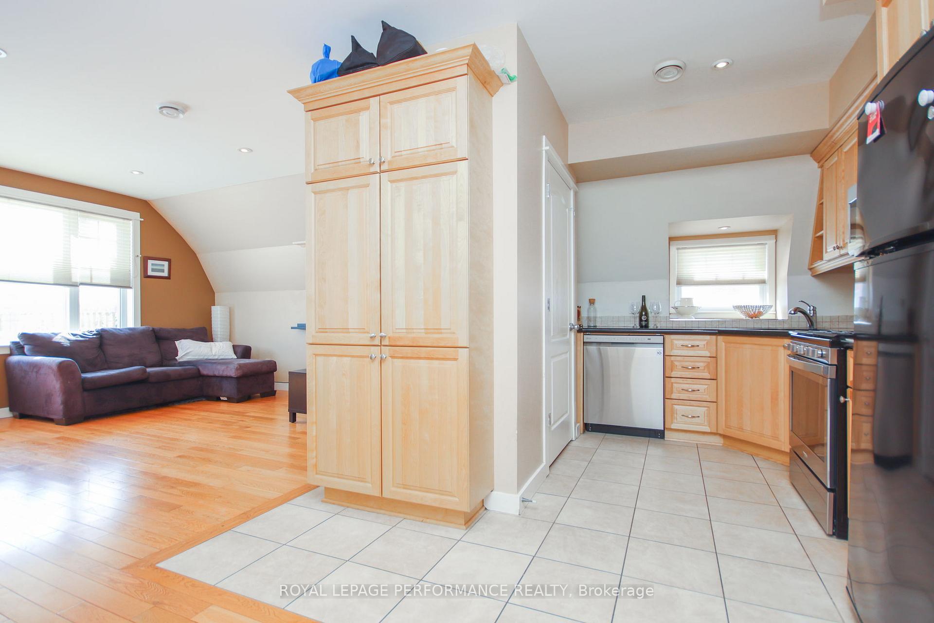Photo 6 of Unit 3, 736 Cooper Street E, Ottawa, Ottawa Centre — HOMEH