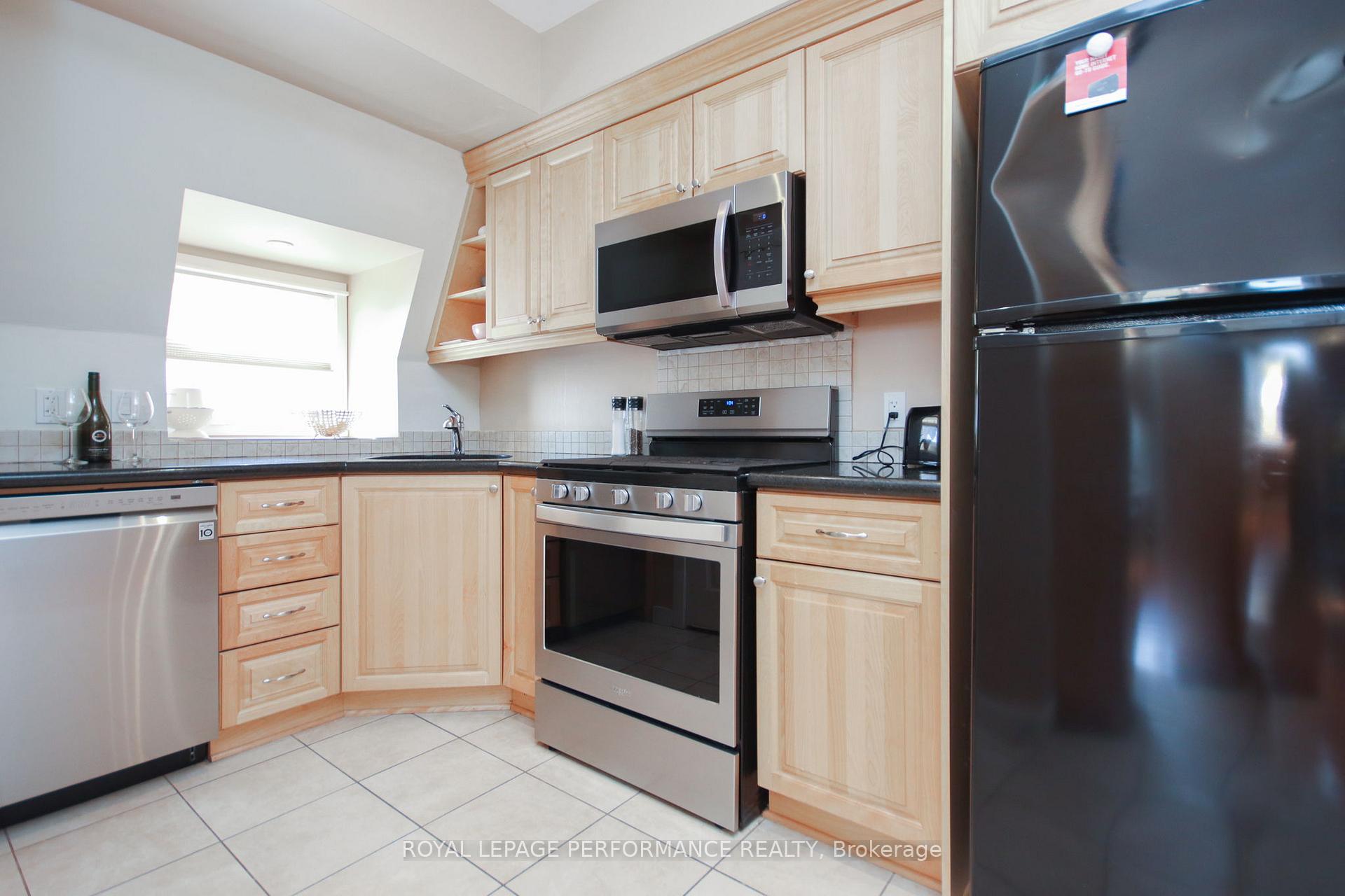 Photo 9 of Unit 3, 736 Cooper Street E, Ottawa, Ottawa Centre — HOMEH