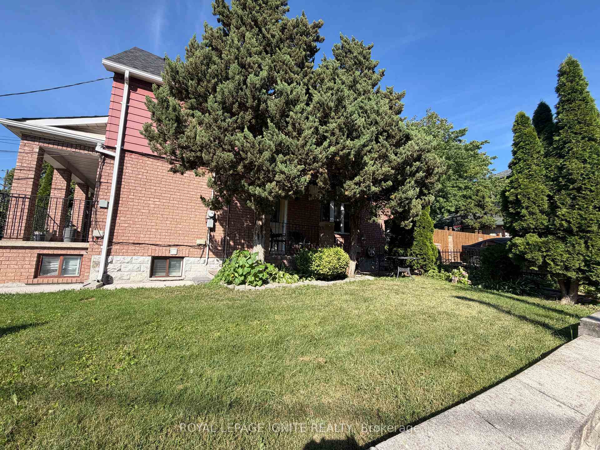 Photo 16 of 35 Hillary Avenue, Toronto, Keelesdale-Eglinton West — HOMEH