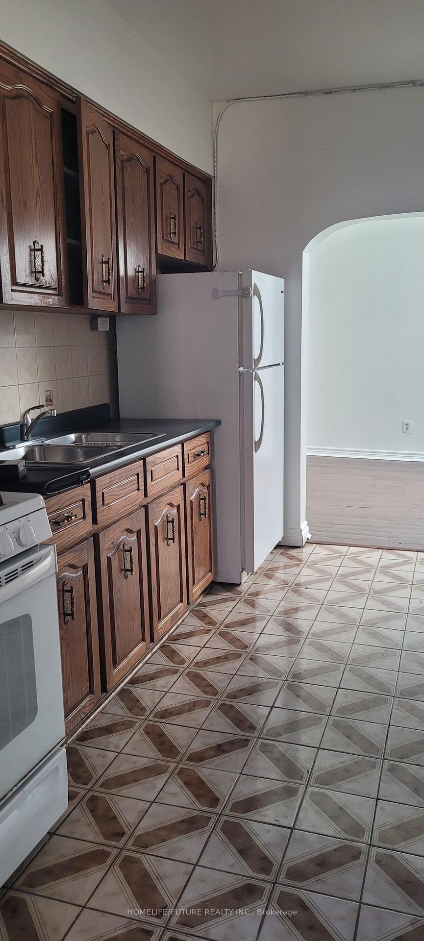 Photo 7 of Unit 2nd Floor, 697 College Street, Toronto, Trinity-Bellwoods — HOMEH