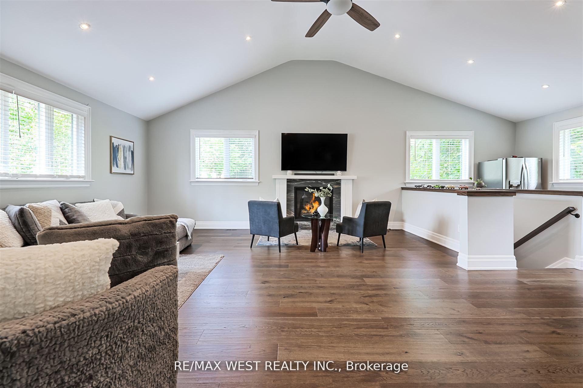 Photo 10 of 18 Windy Ridge Drive, Scarborough, Scarborough Village — HOMEH