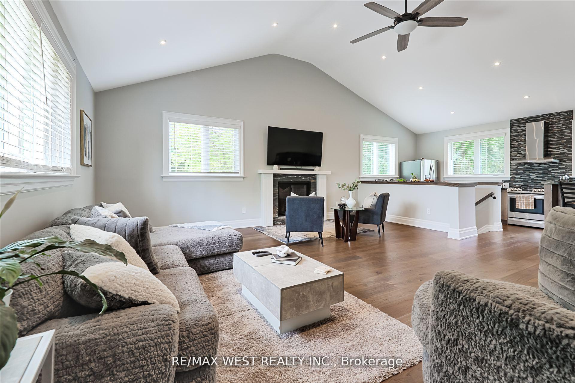 Photo 11 of 18 Windy Ridge Drive, Scarborough, Scarborough Village — HOMEH