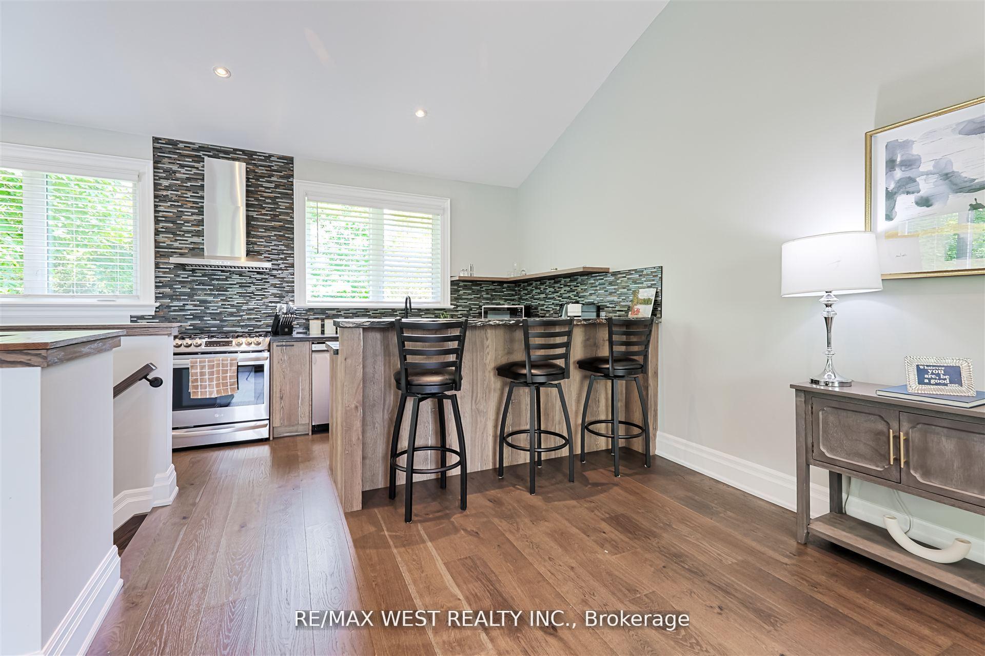 Photo 12 of 18 Windy Ridge Drive, Scarborough, Scarborough Village — HOMEH