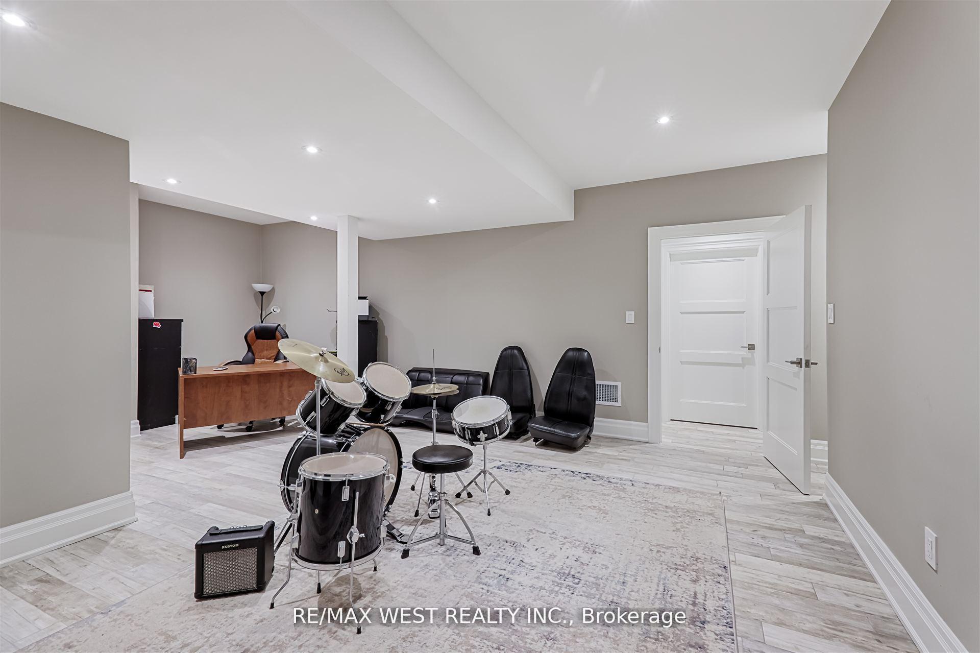 Photo 26 of 18 Windy Ridge Drive, Scarborough, Scarborough Village — HOMEH