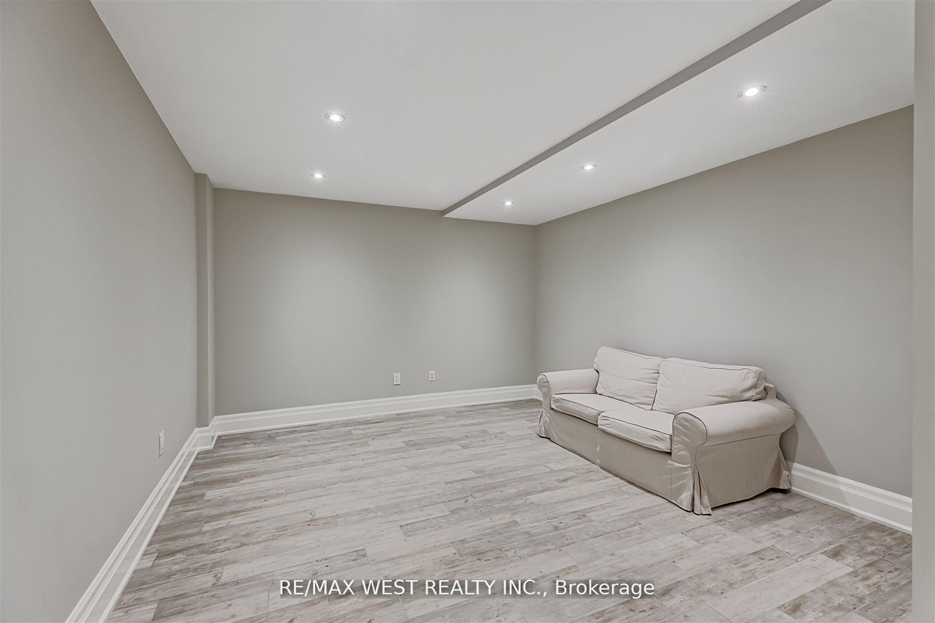 Photo 28 of 18 Windy Ridge Drive, Scarborough, Scarborough Village — HOMEH