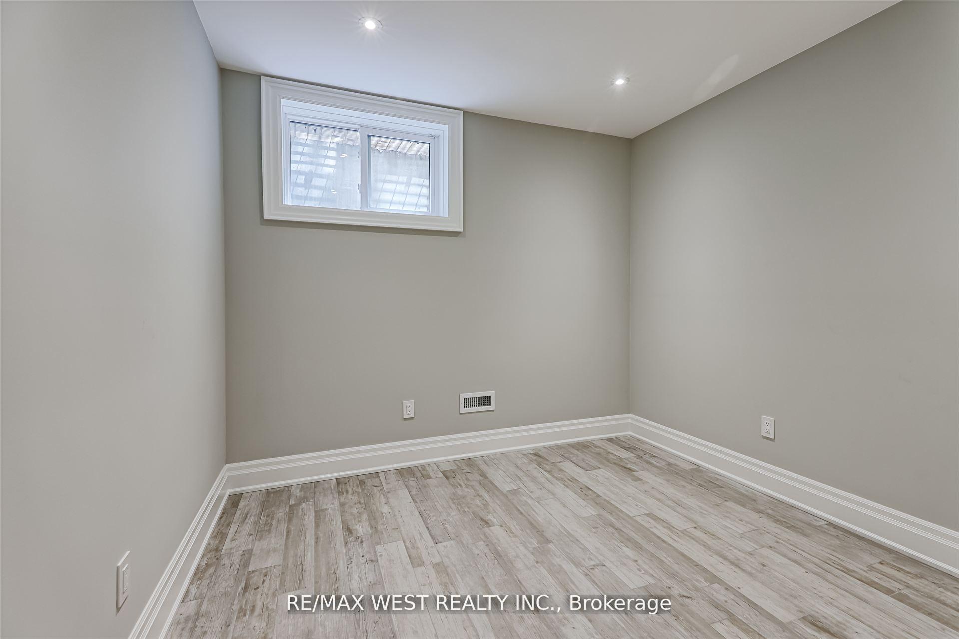 Photo 30 of 18 Windy Ridge Drive, Scarborough, Scarborough Village — HOMEH