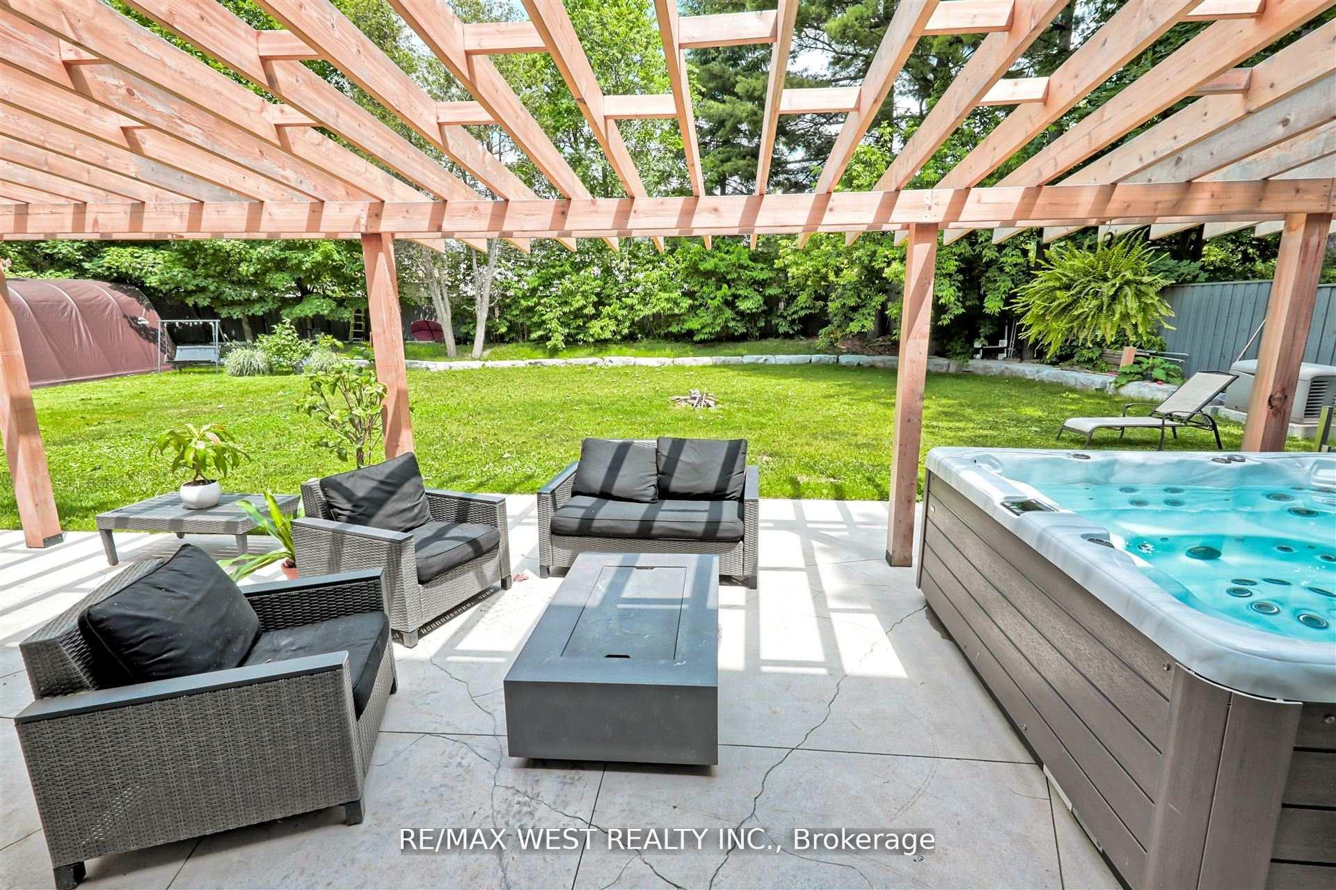 Photo 34 of 18 Windy Ridge Drive, Scarborough, Scarborough Village — HOMEH